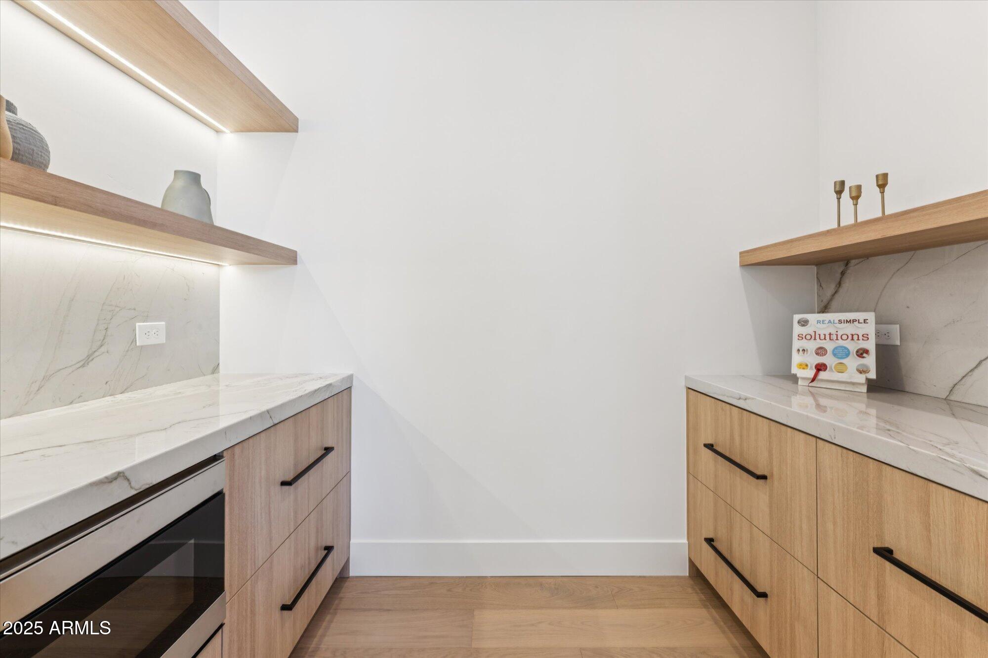 4546 E GLENROSA Avenue