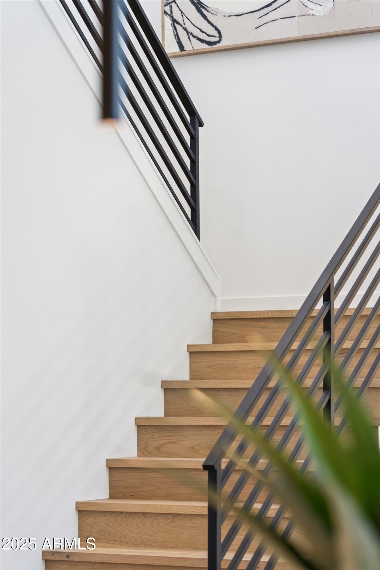 4546 E GLENROSA Avenue