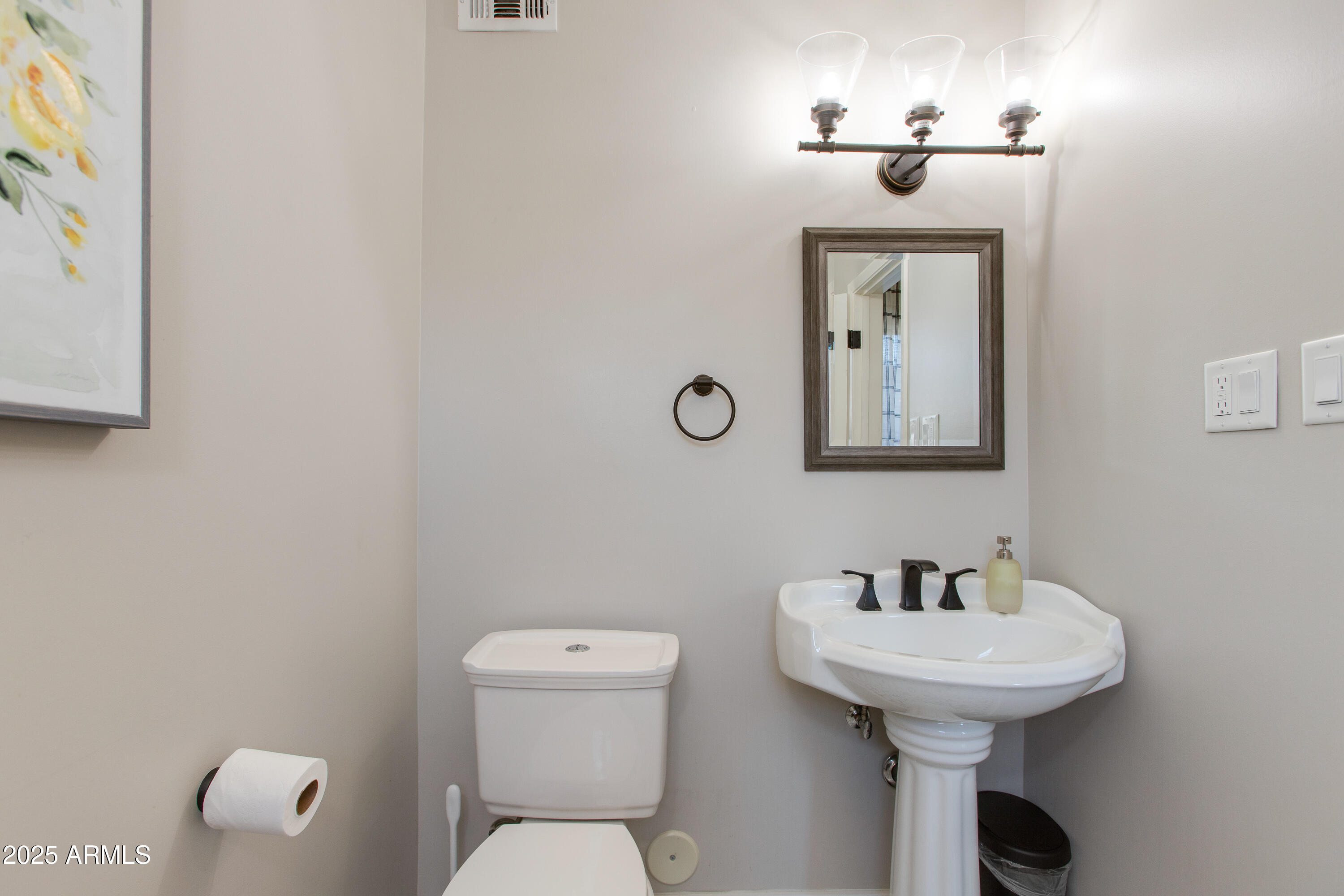 4035 E INDIANOLA Avenue