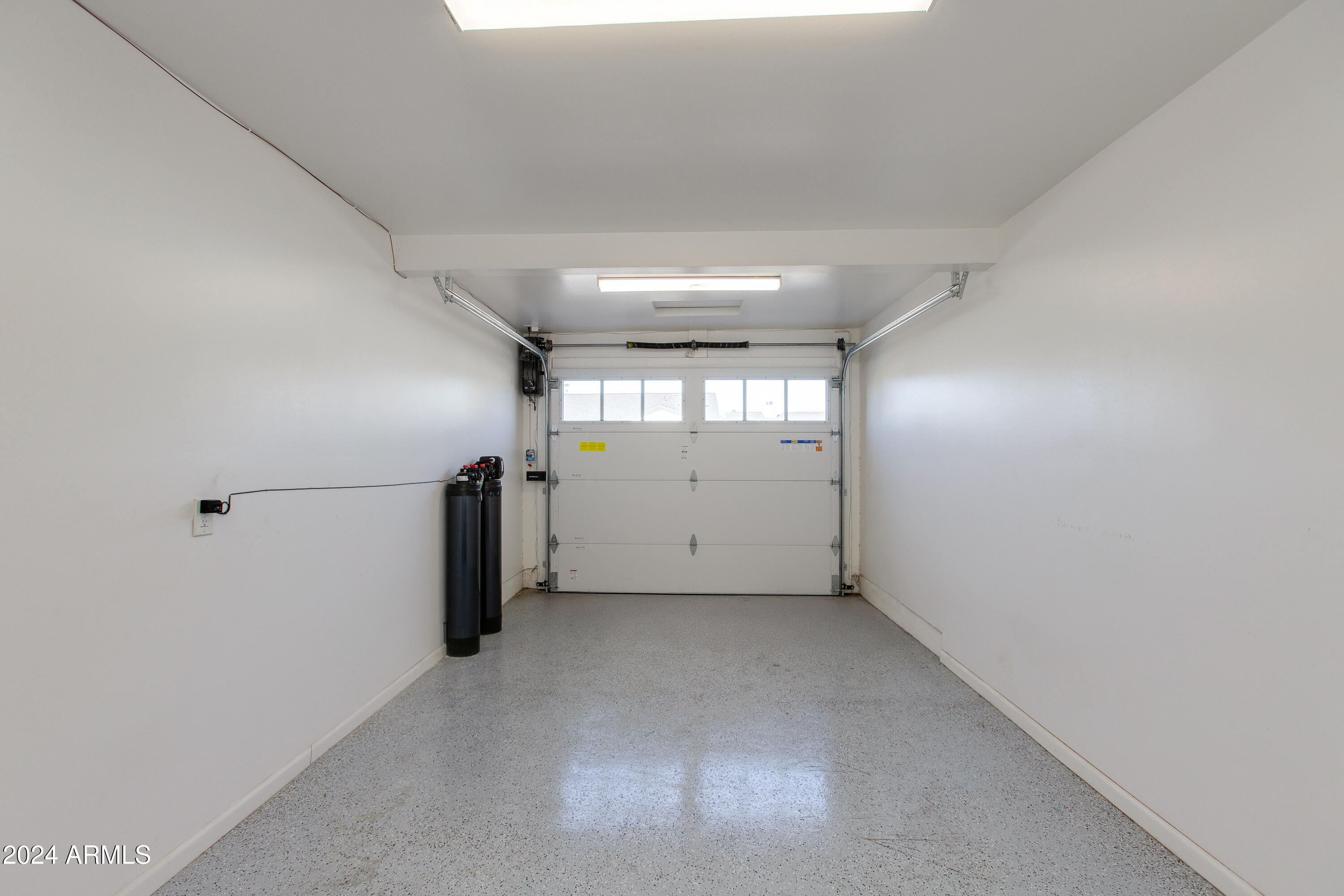 4035 E INDIANOLA Avenue