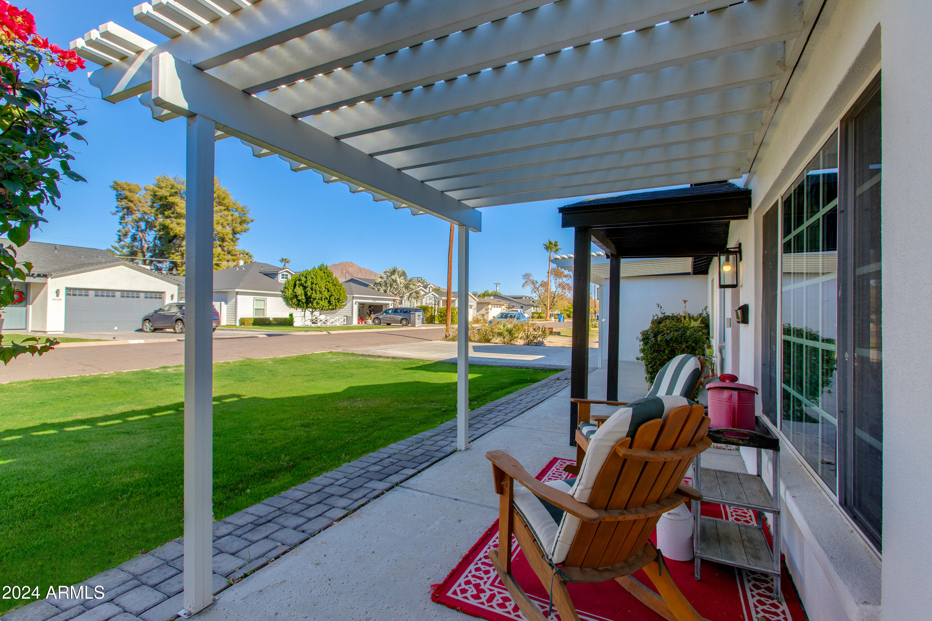 4035 E INDIANOLA Avenue