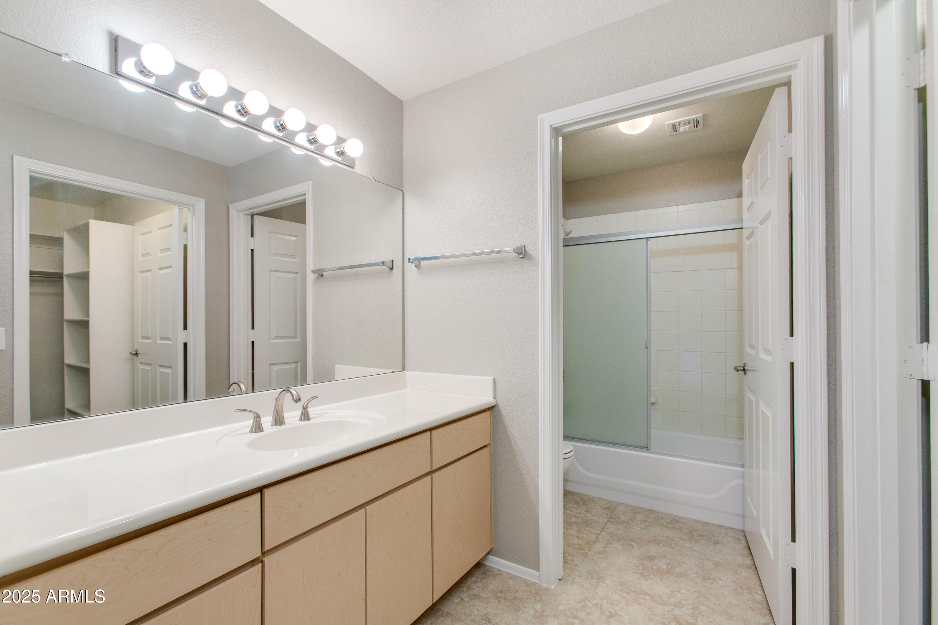 5303 N 7TH Street, 206