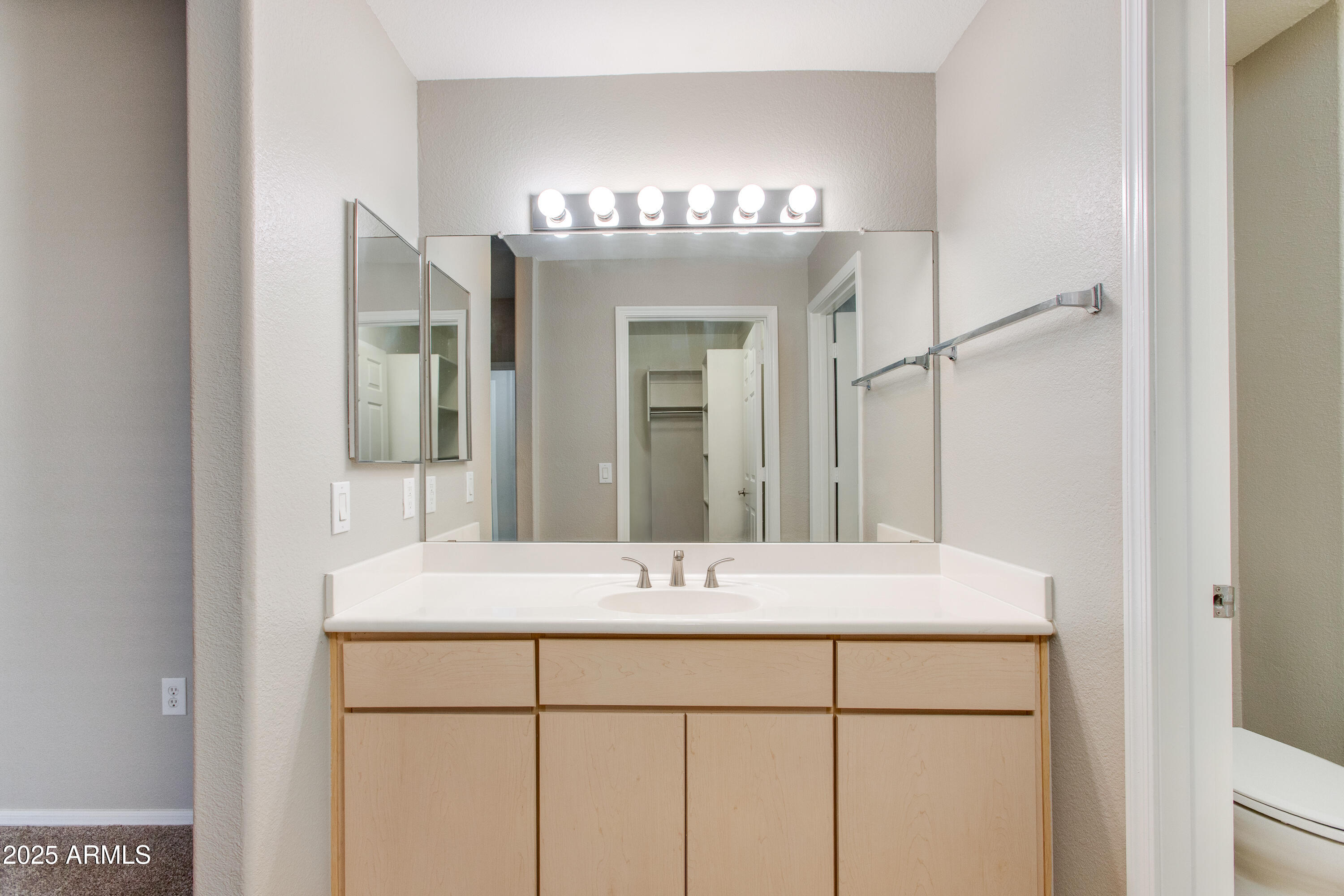 5303 N 7TH Street, 206