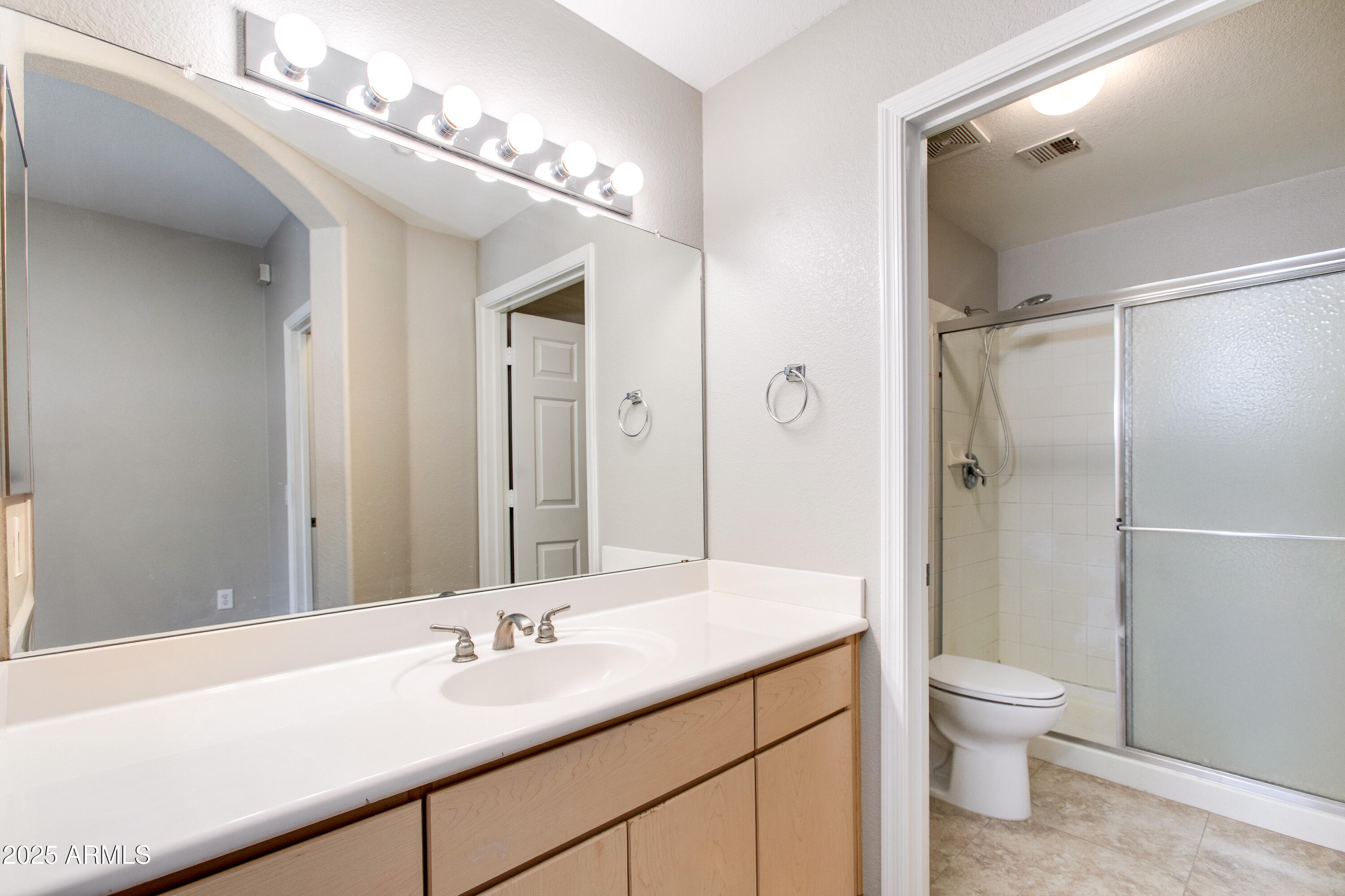 5303 N 7TH Street, 206