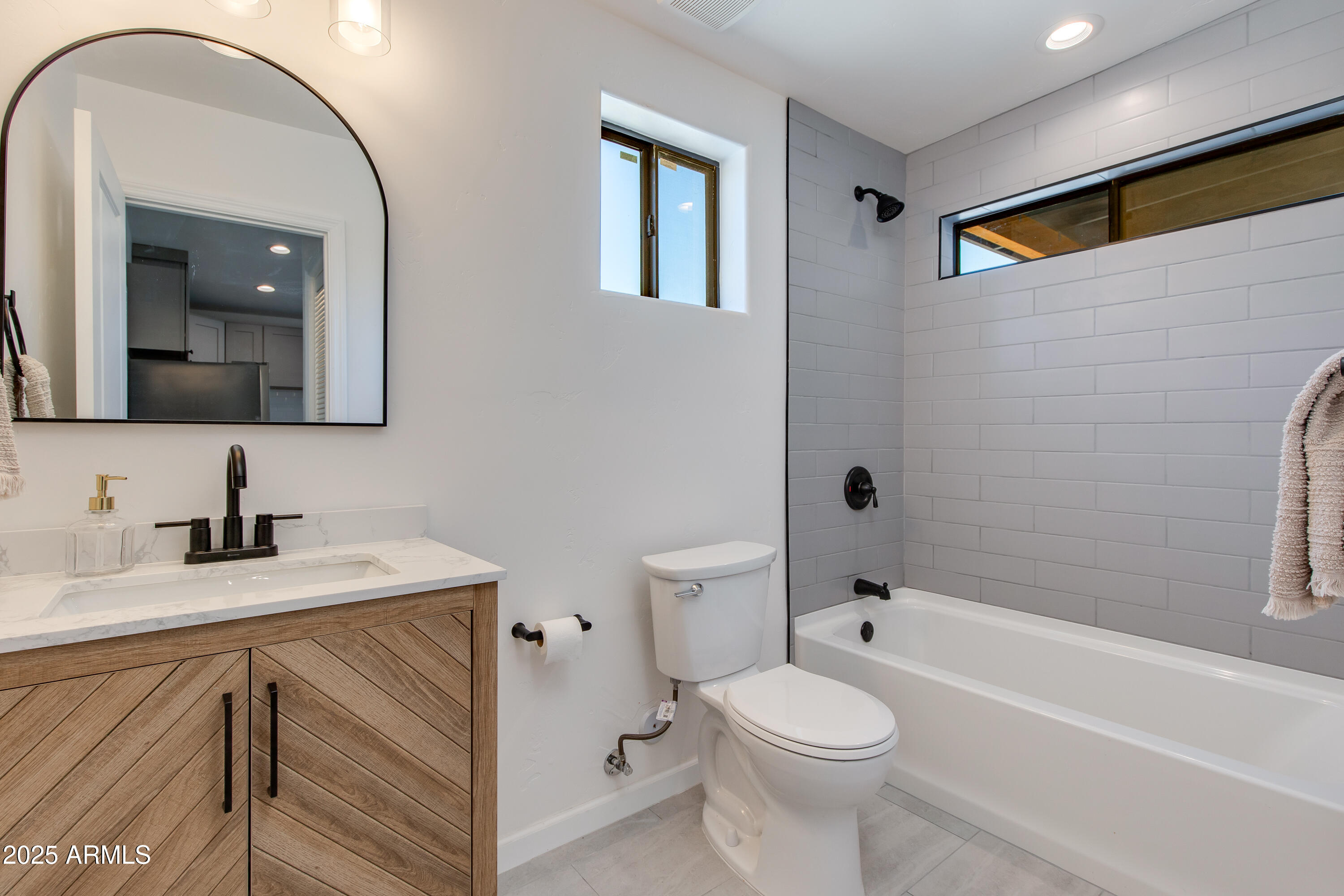 731 E SUNNYSLOPE Lane