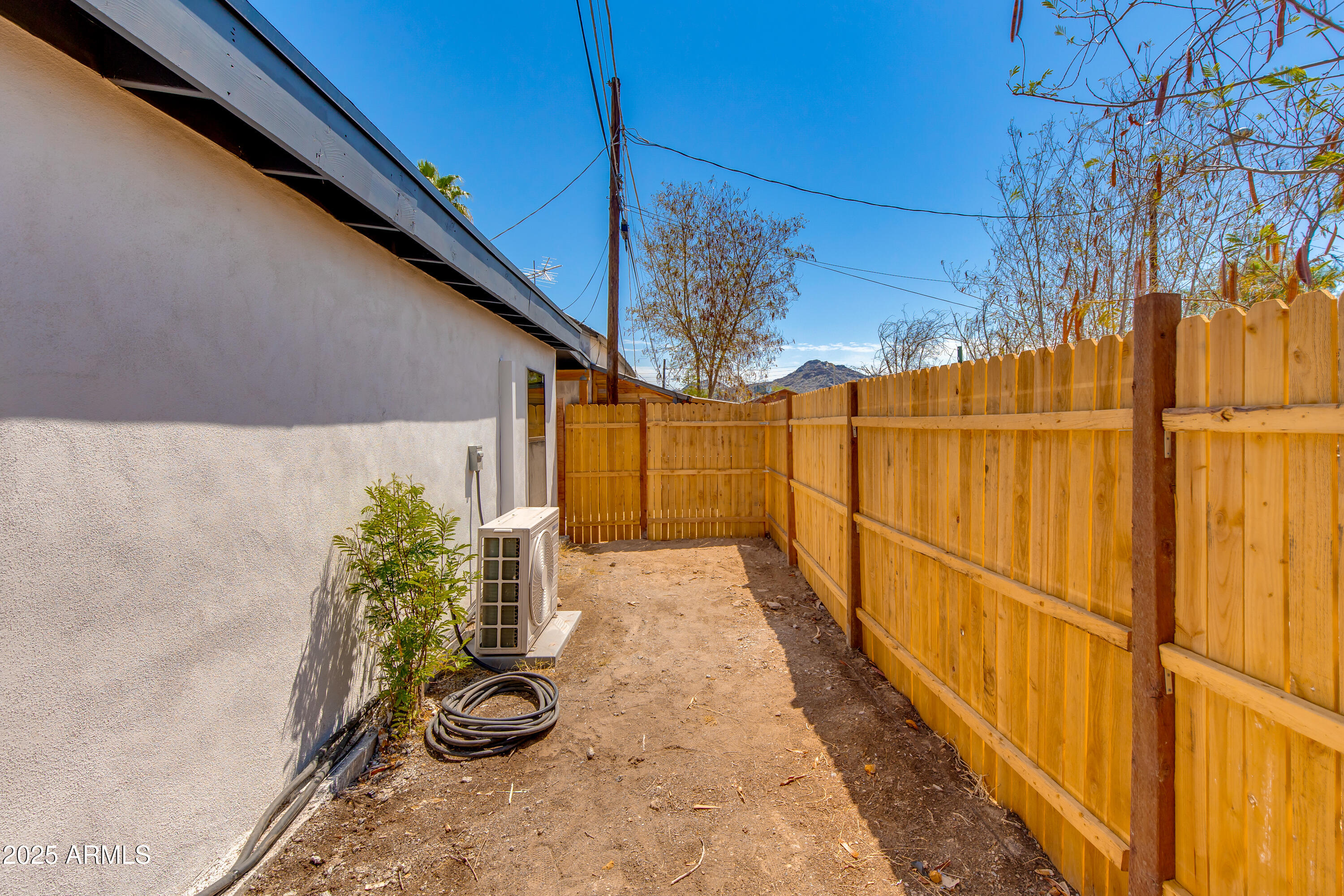 731 E SUNNYSLOPE Lane