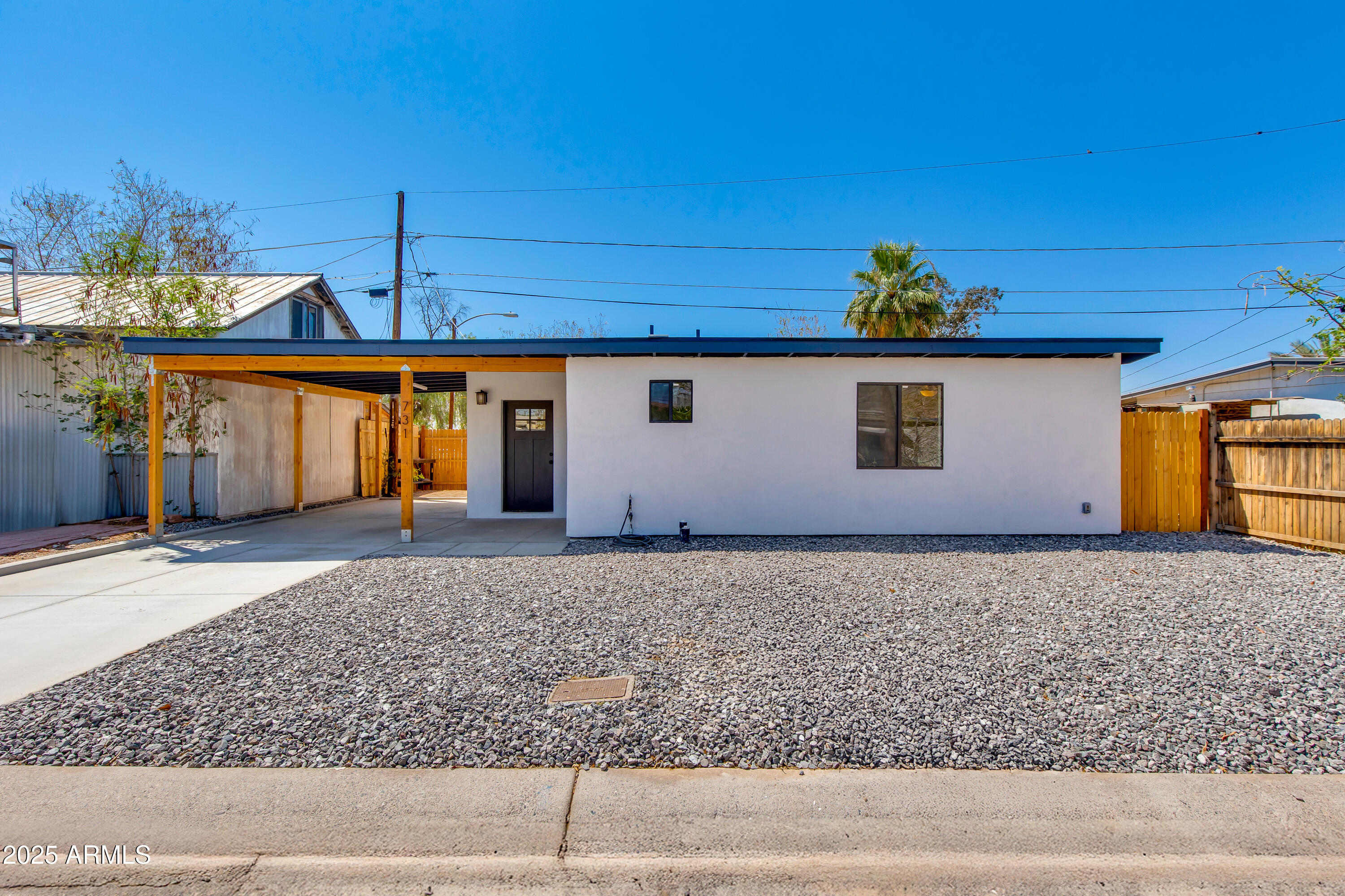 731 E SUNNYSLOPE Lane