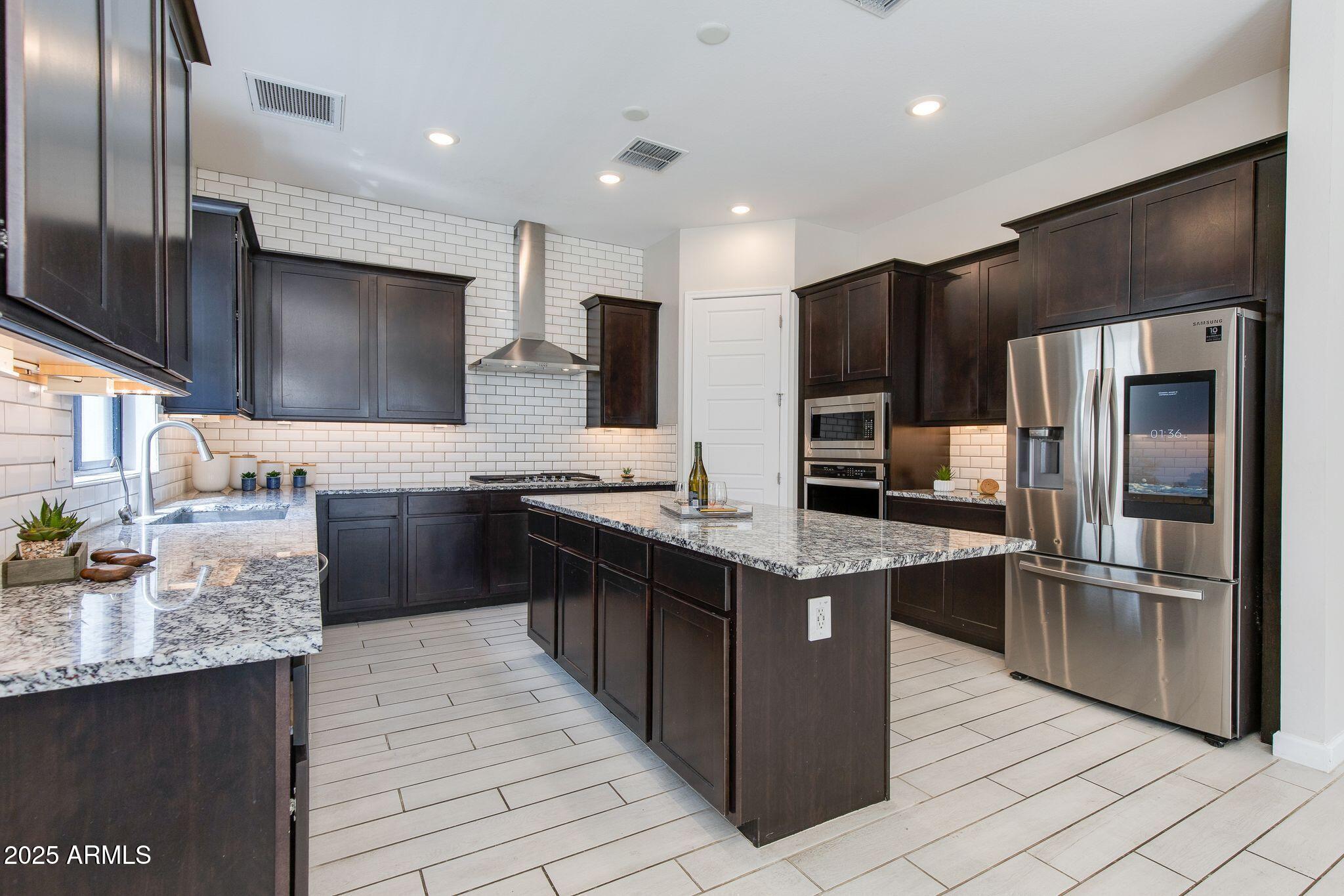 4819 E PADDOCK Place