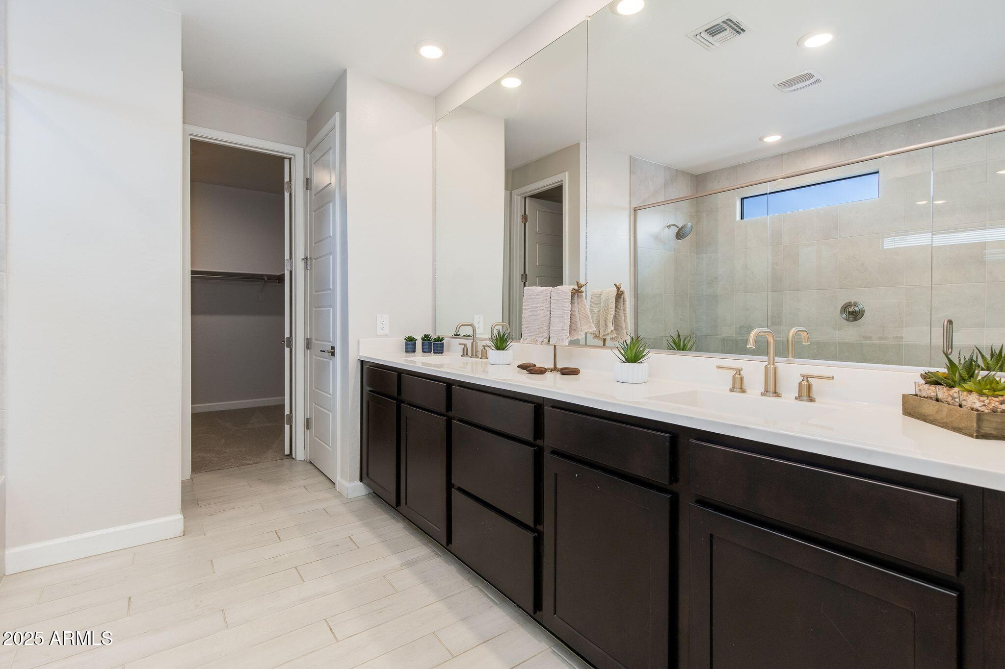 4819 E PADDOCK Place