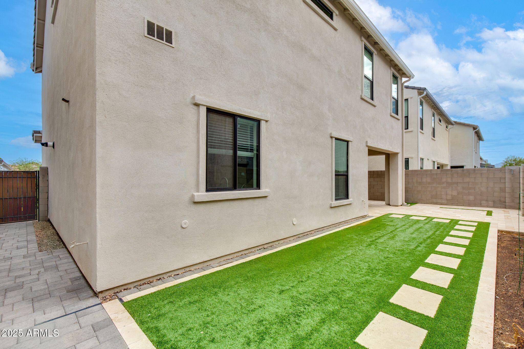 4819 E PADDOCK Place