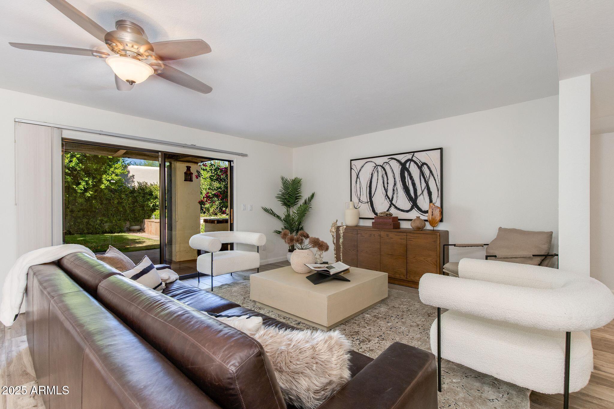 3122 E ROSE Lane