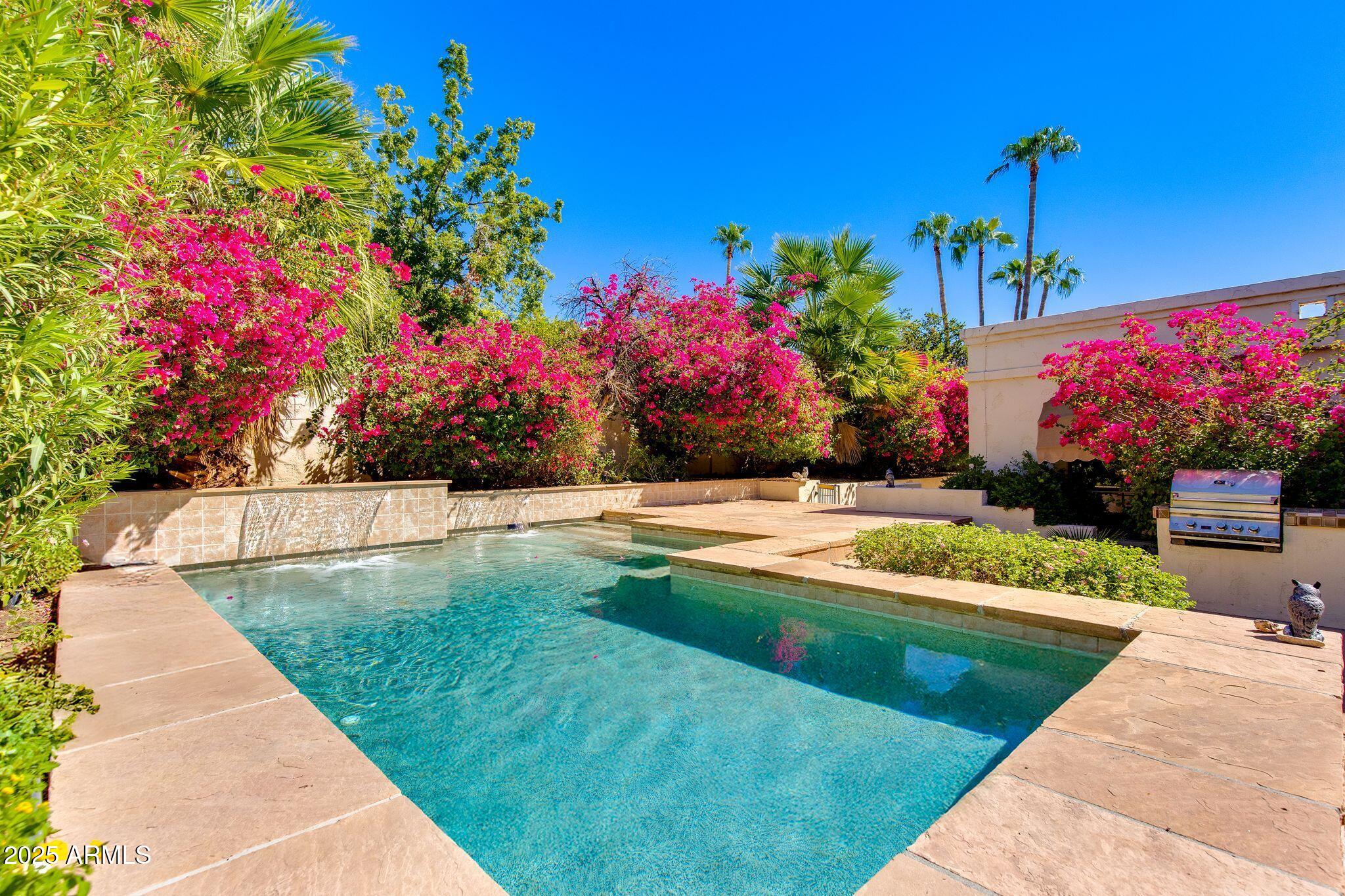 3122 E ROSE Lane