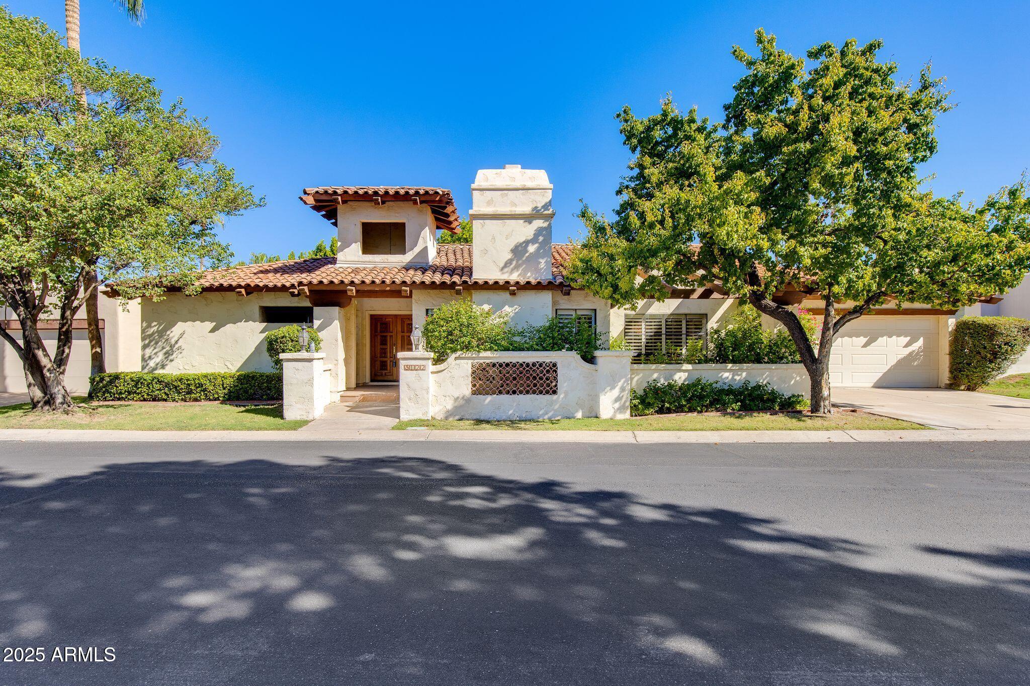 3122 E ROSE Lane