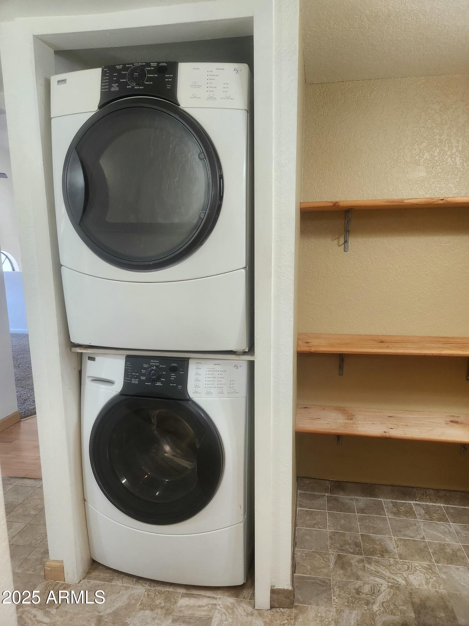 1820 E MORTEN Avenue, 207