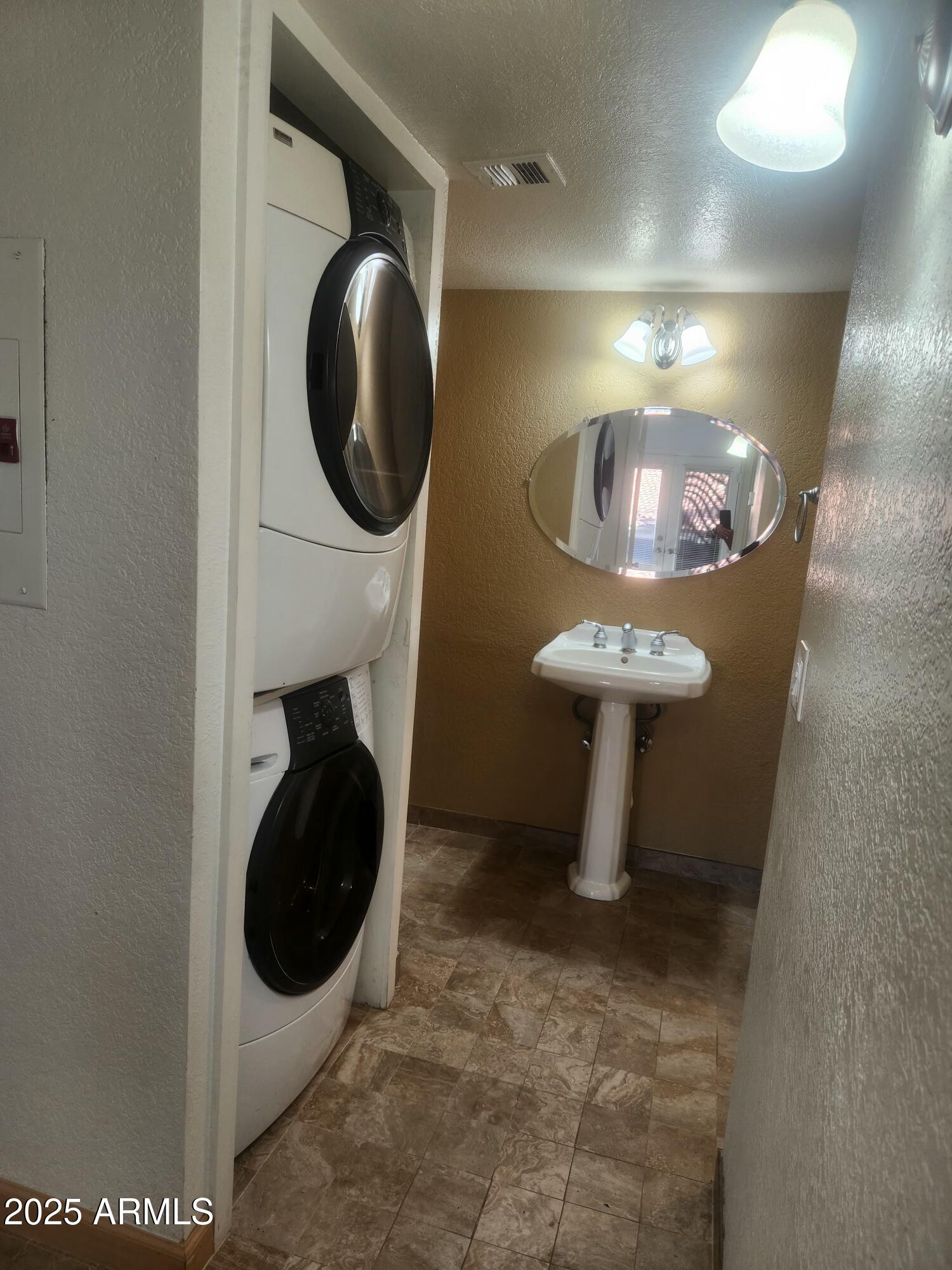 1820 E MORTEN Avenue, 207