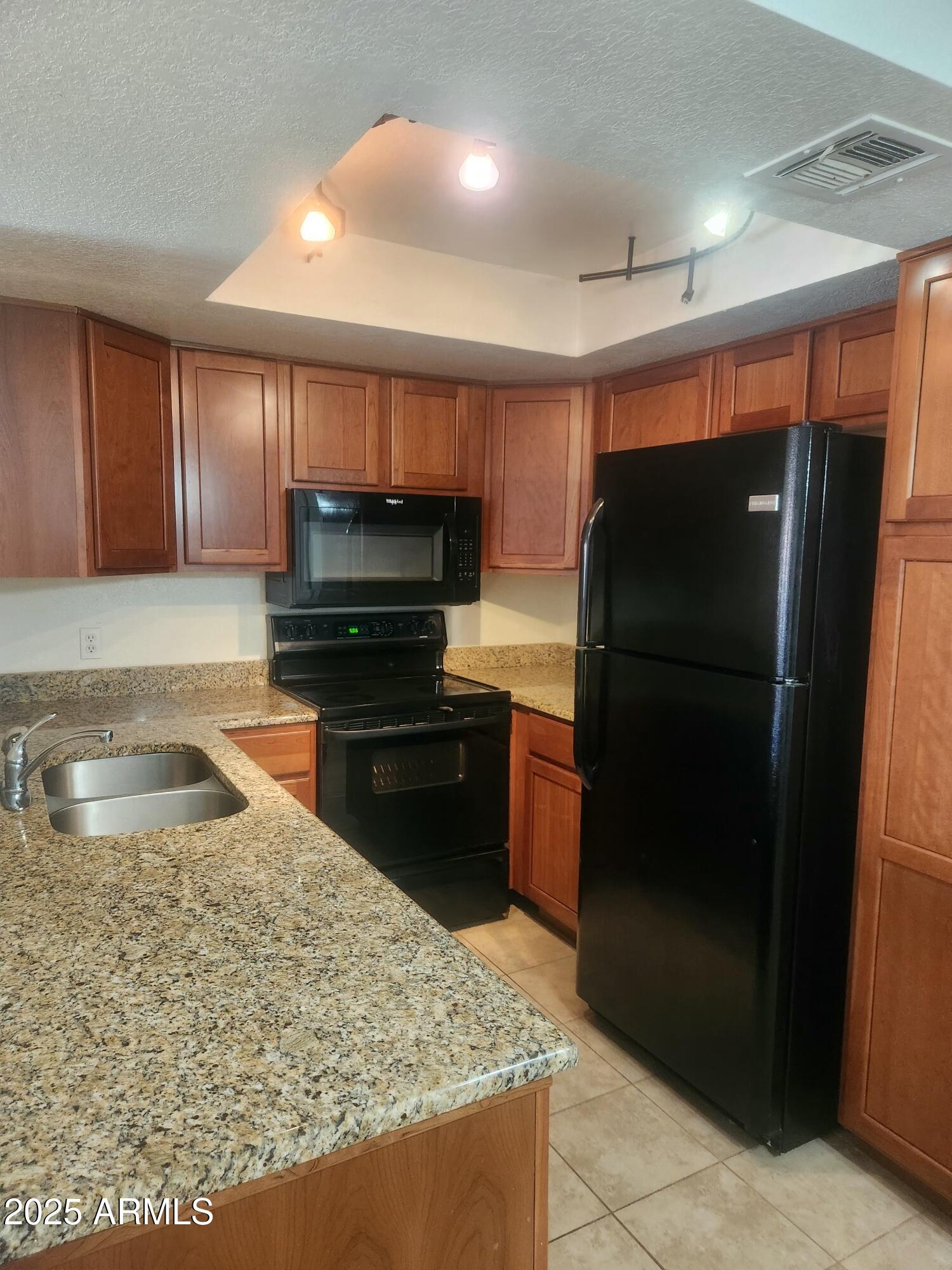 1820 E MORTEN Avenue, 207