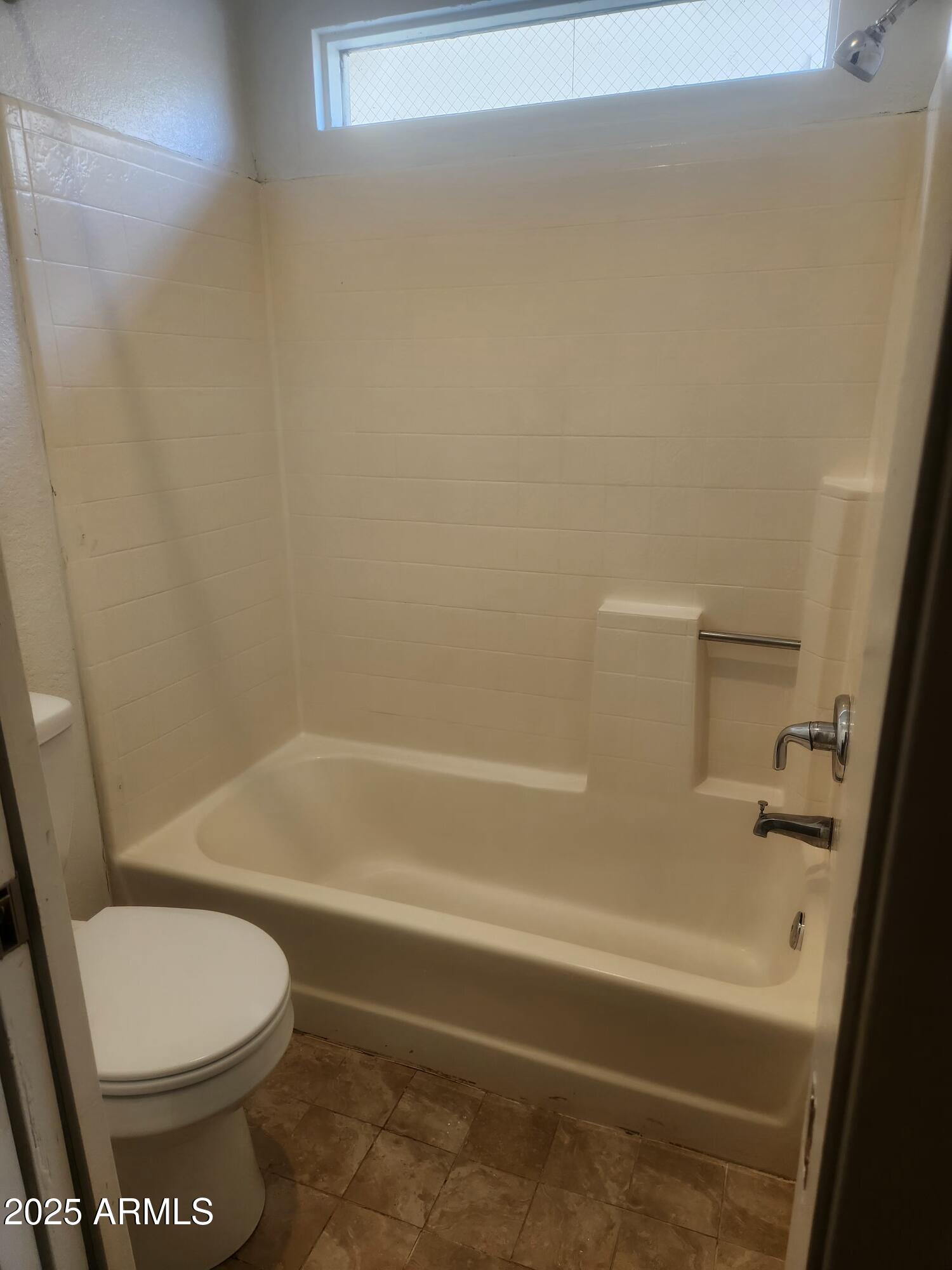 1820 E MORTEN Avenue, 207