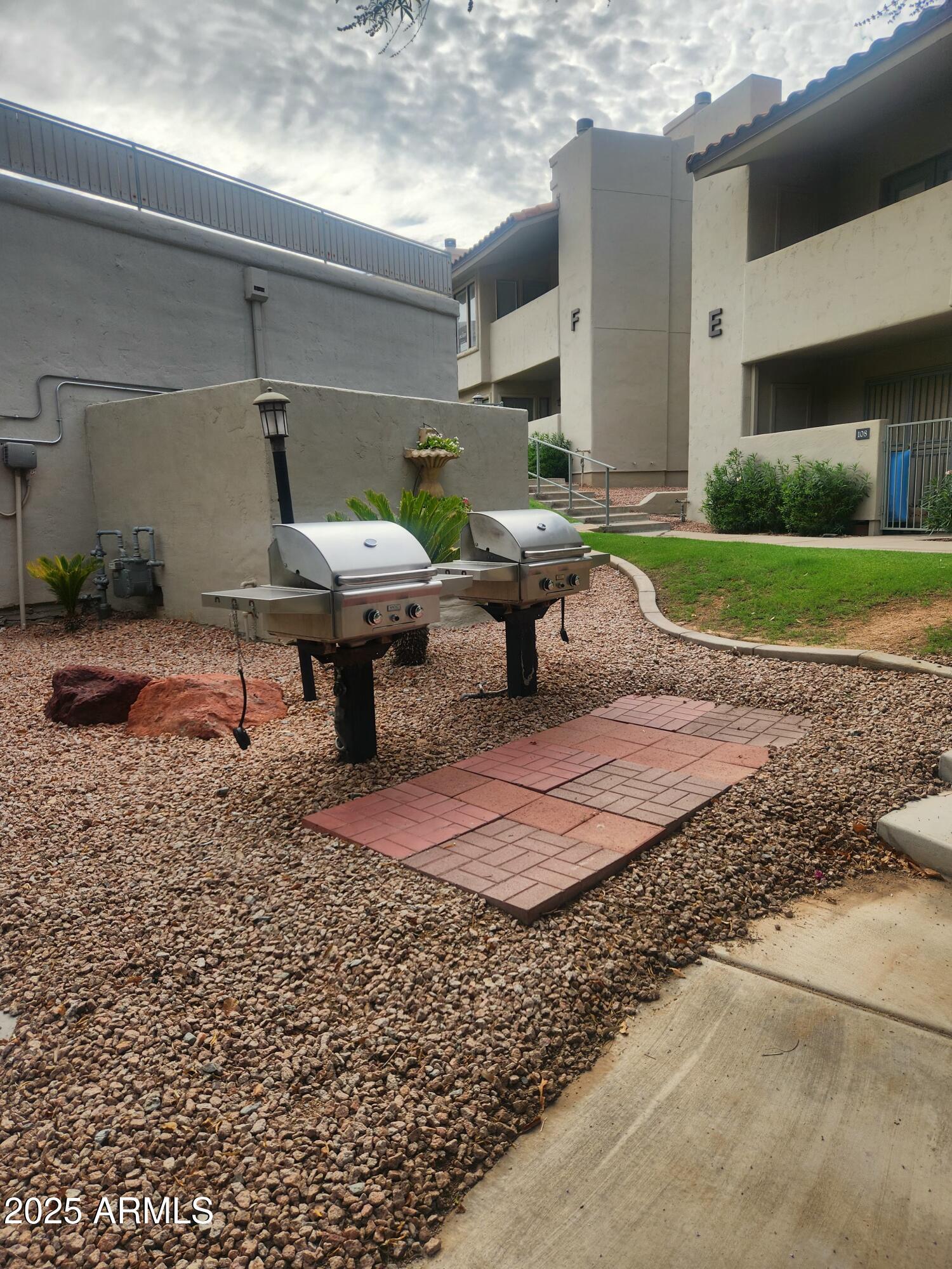 1820 E MORTEN Avenue, 207