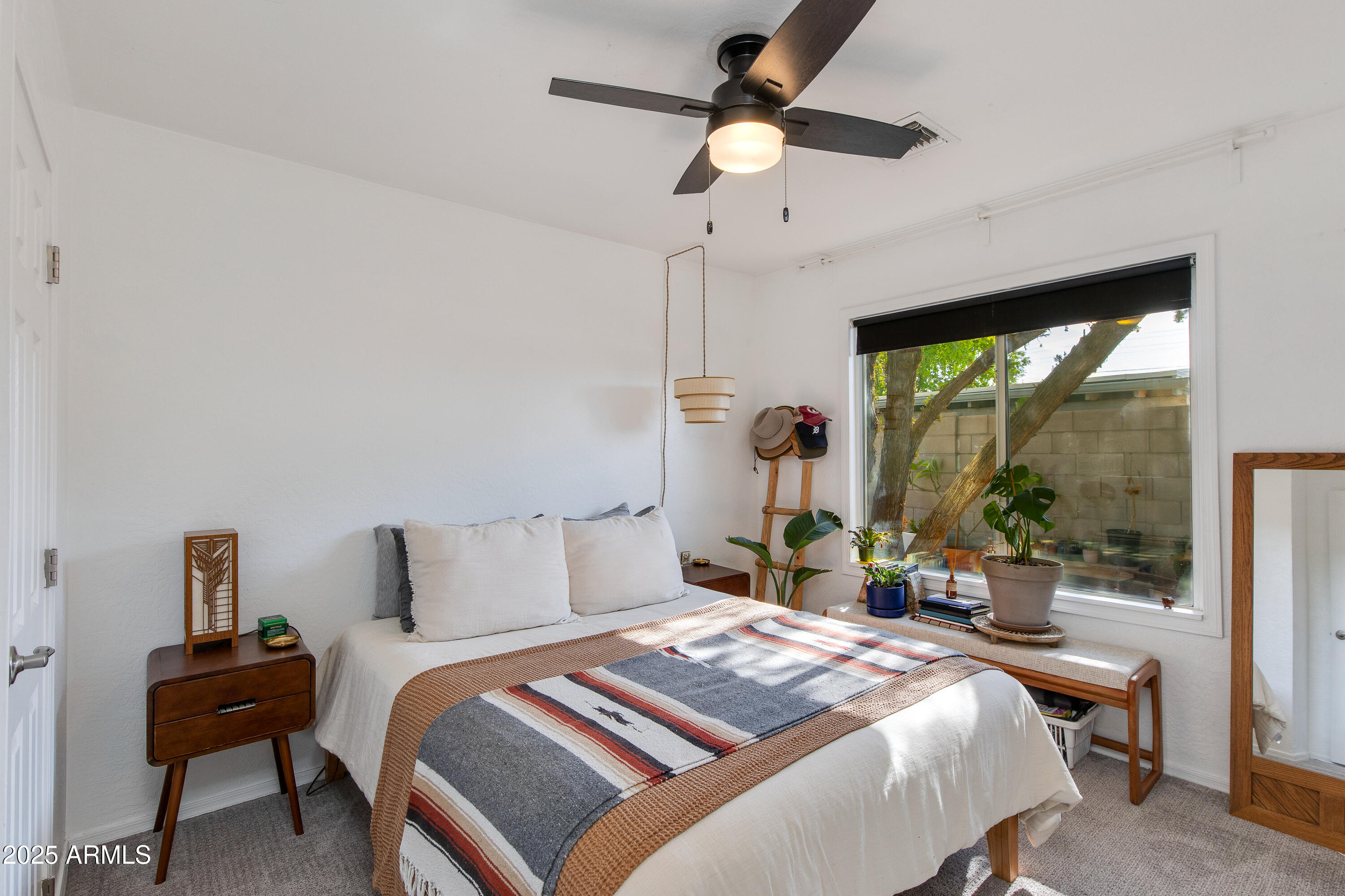 1221 E OREGON Avenue