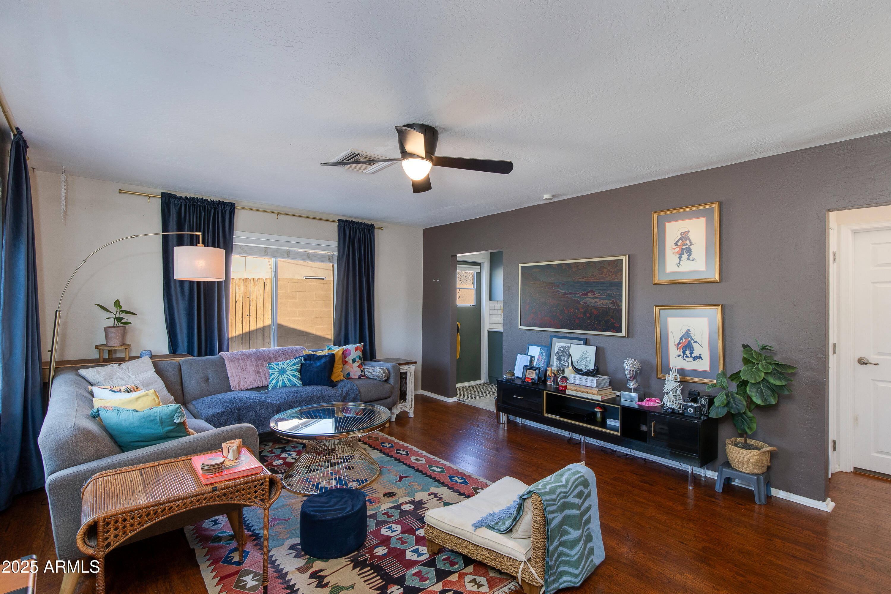 1221 E OREGON Avenue