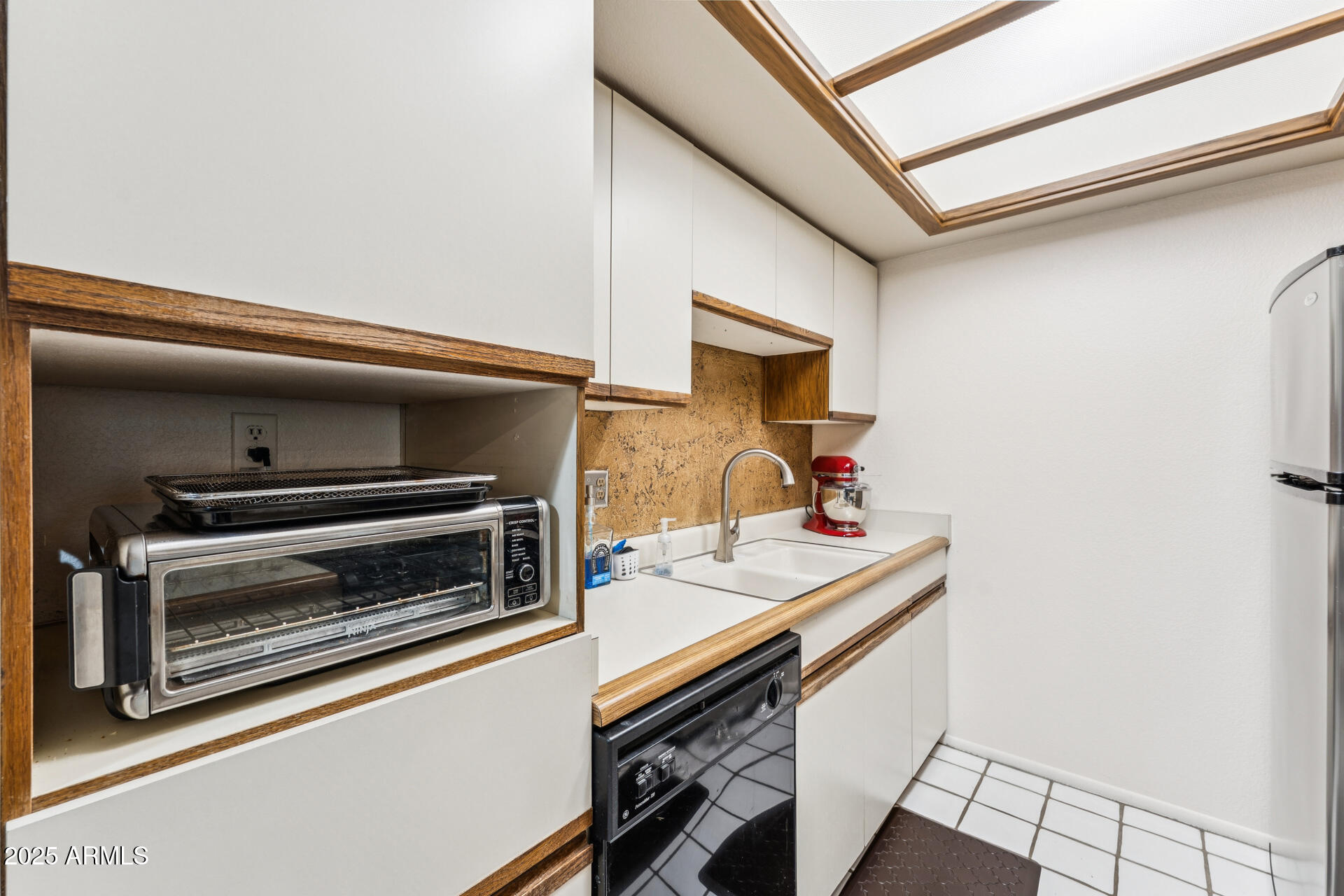 7557 N DREAMY DRAW Drive, 250