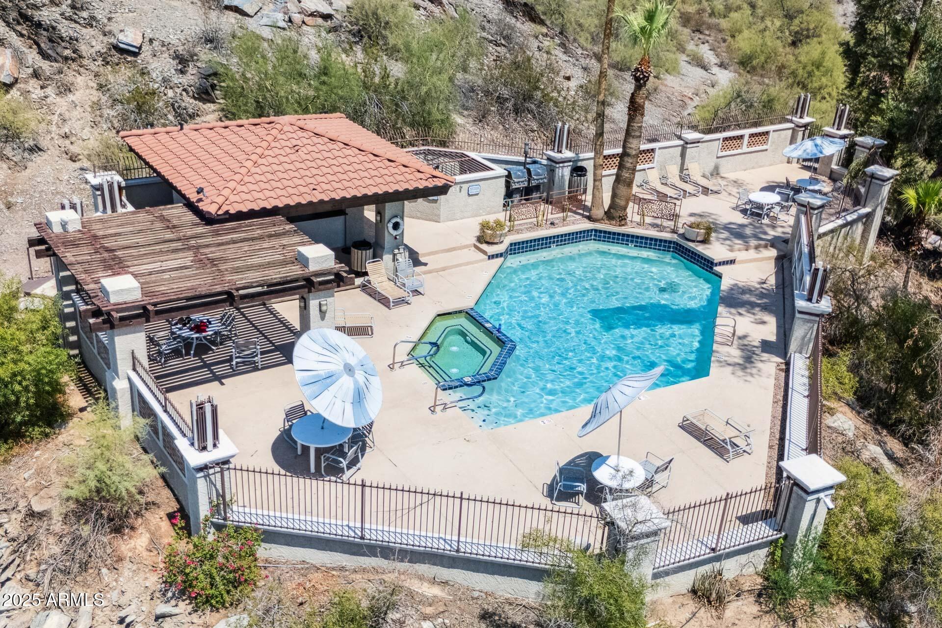 7557 N DREAMY DRAW Drive, 250