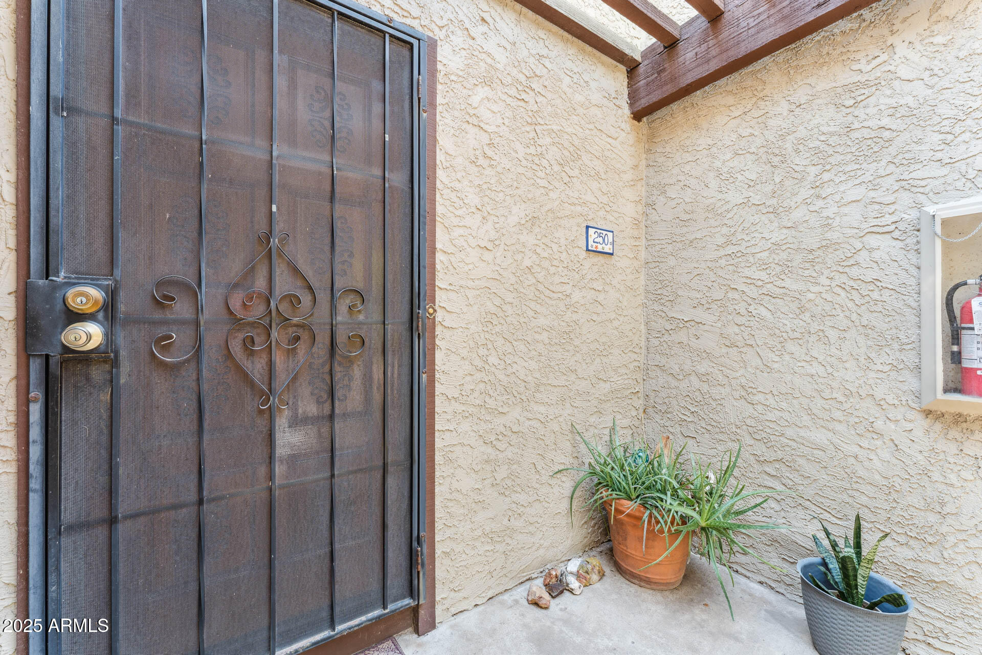 7557 N DREAMY DRAW Drive, 250