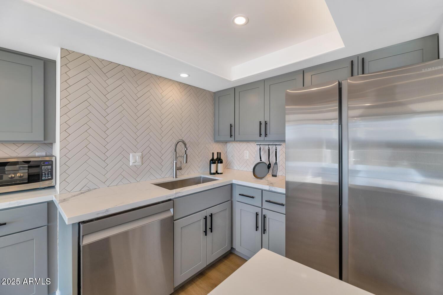 2323 N CENTRAL Avenue, 502