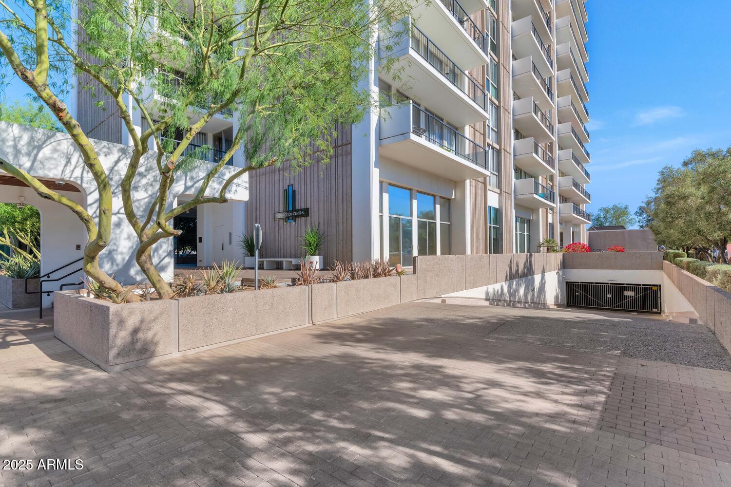 2323 N CENTRAL Avenue, 502