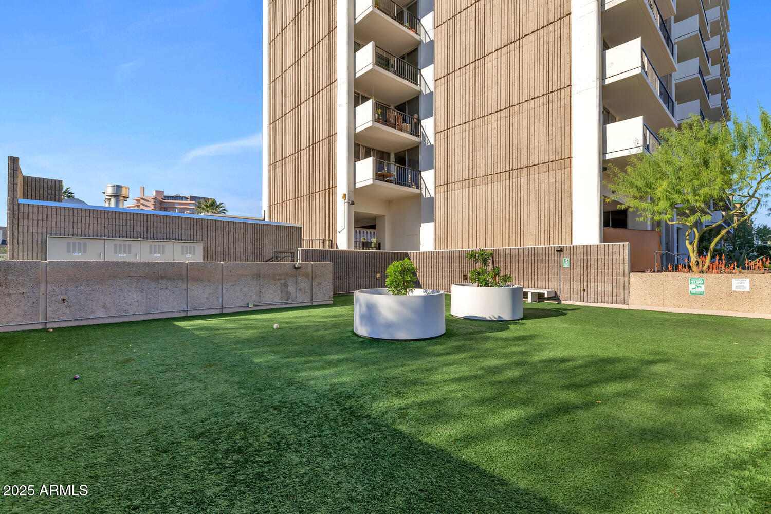 2323 N CENTRAL Avenue, 502