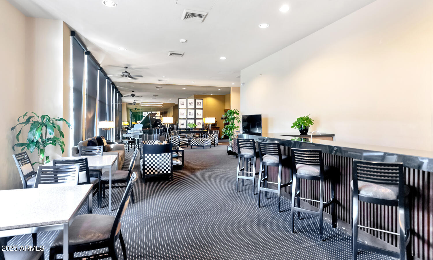 2323 N CENTRAL Avenue, 502