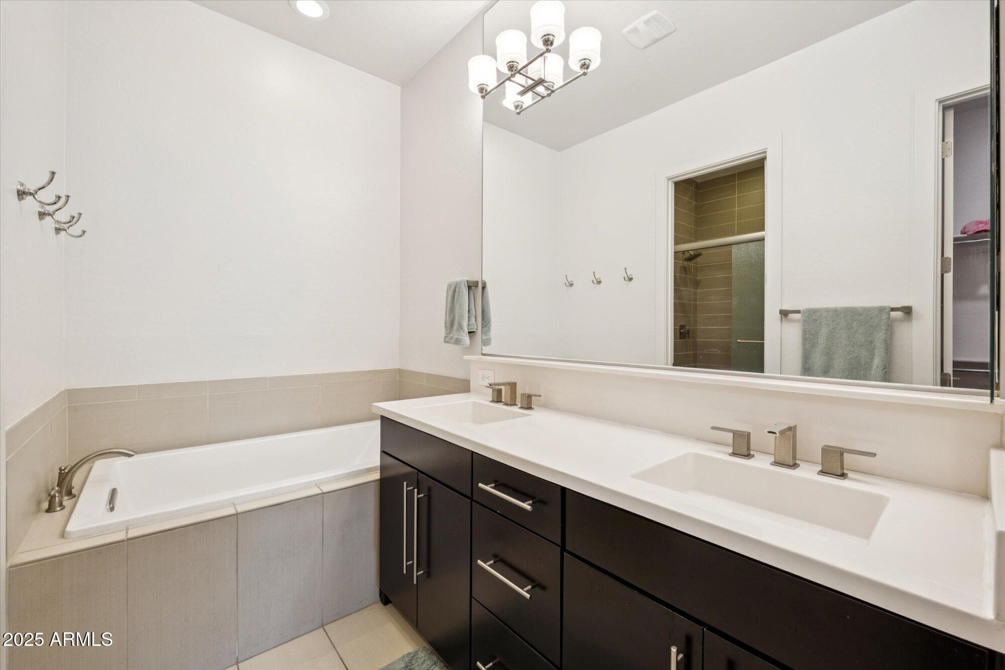 6565 E THOMAS Road, 1047