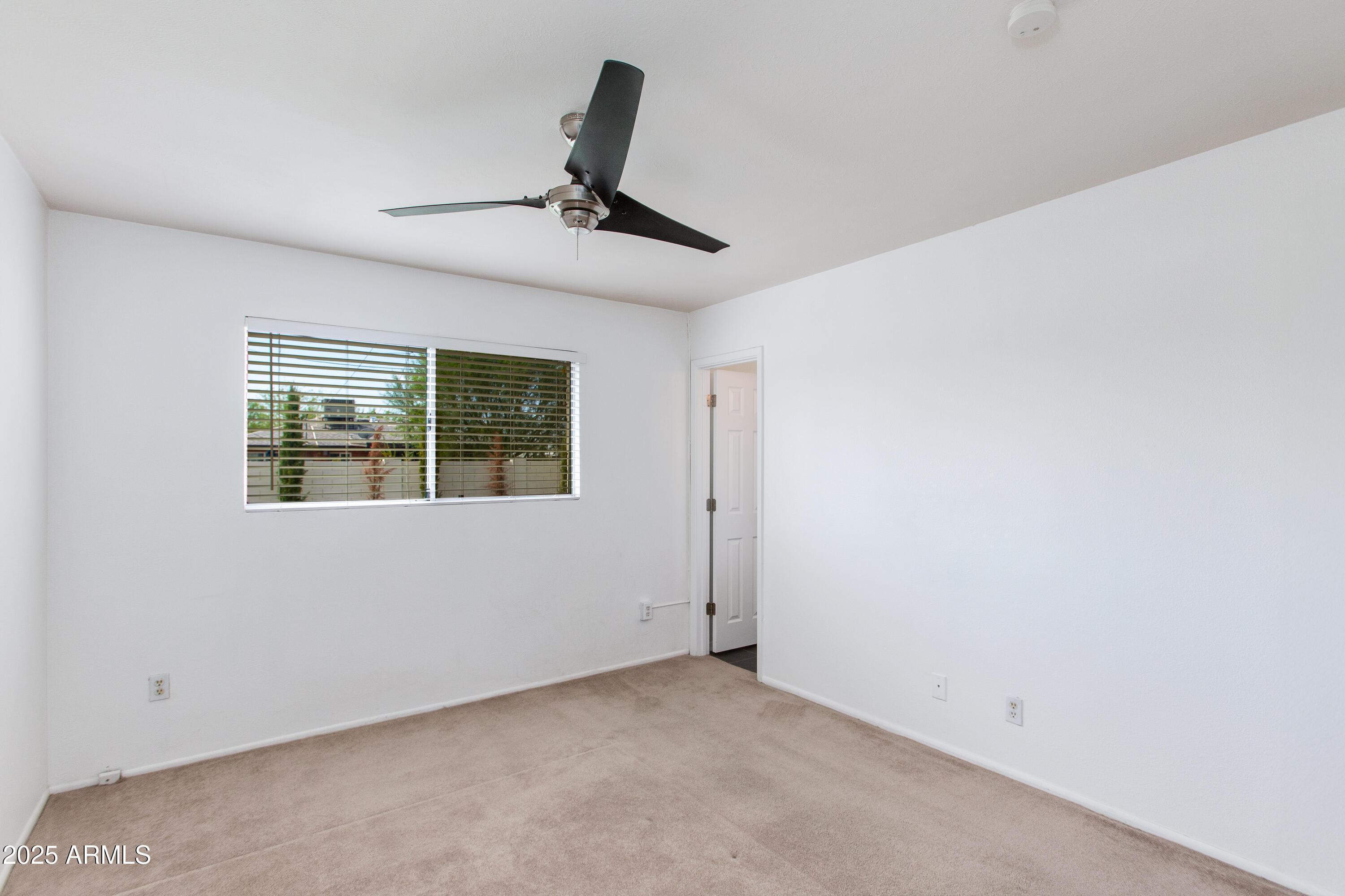 8143 E COLUMBUS Avenue