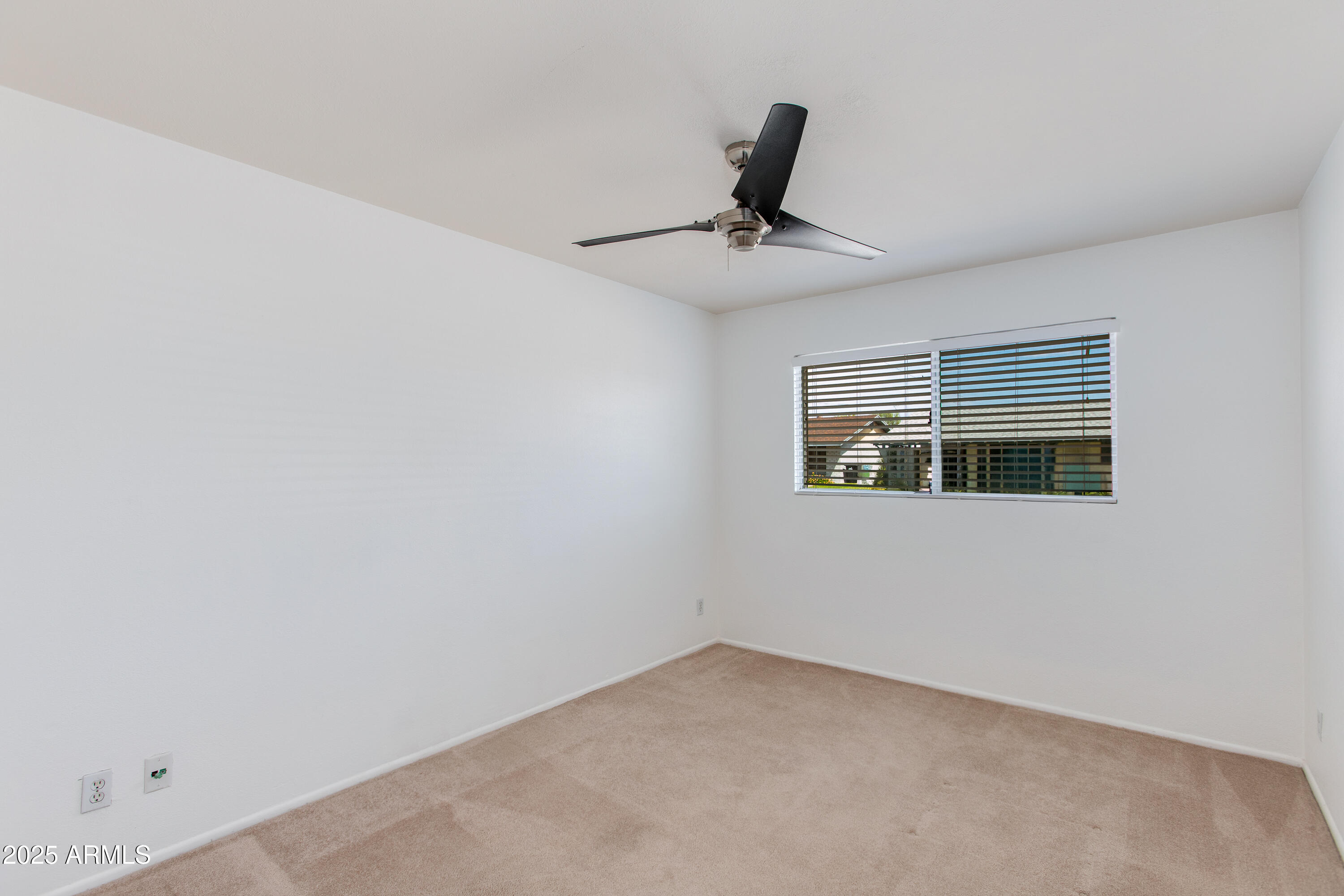 8143 E COLUMBUS Avenue