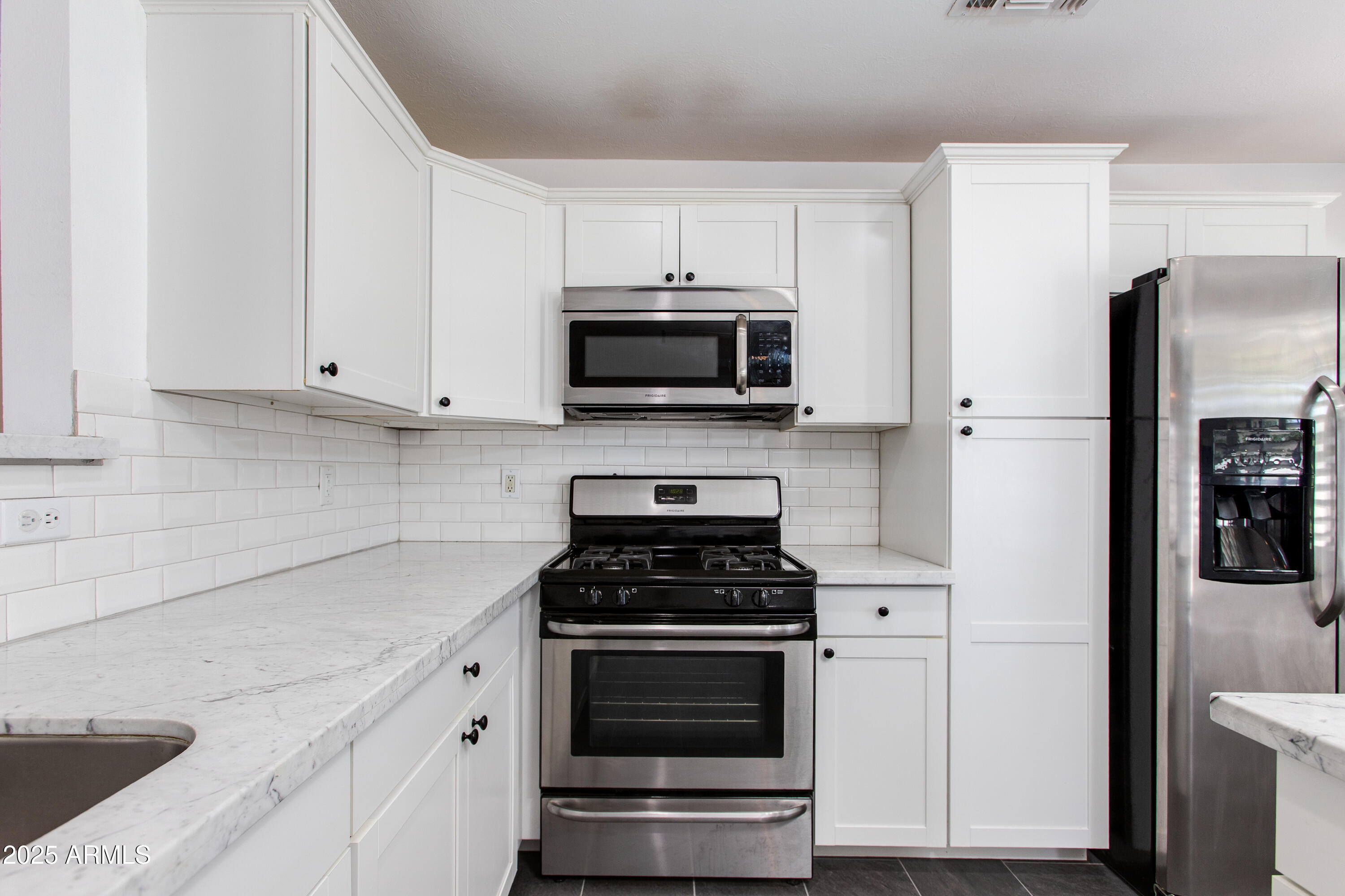 8143 E COLUMBUS Avenue