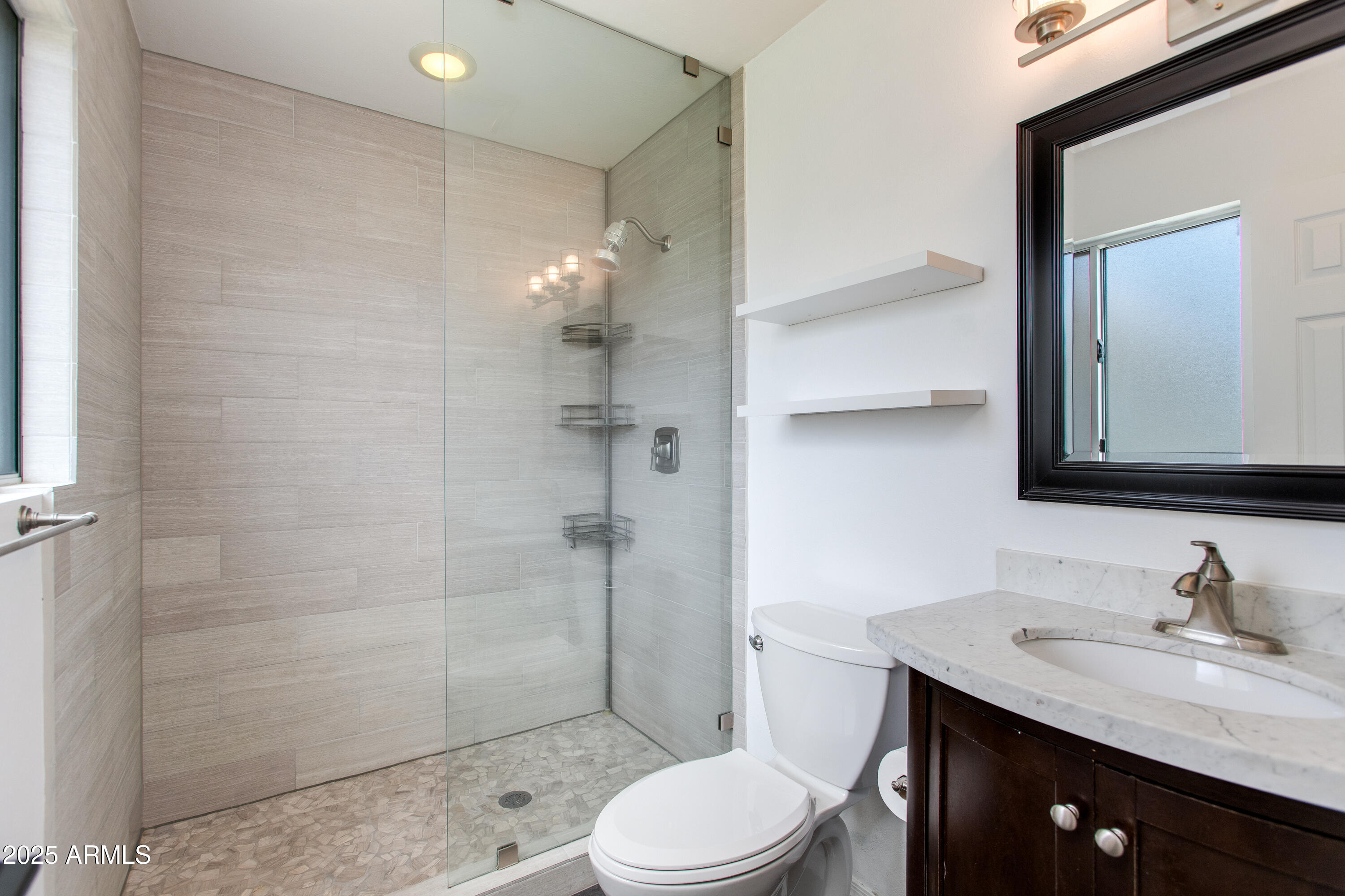 8143 E COLUMBUS Avenue