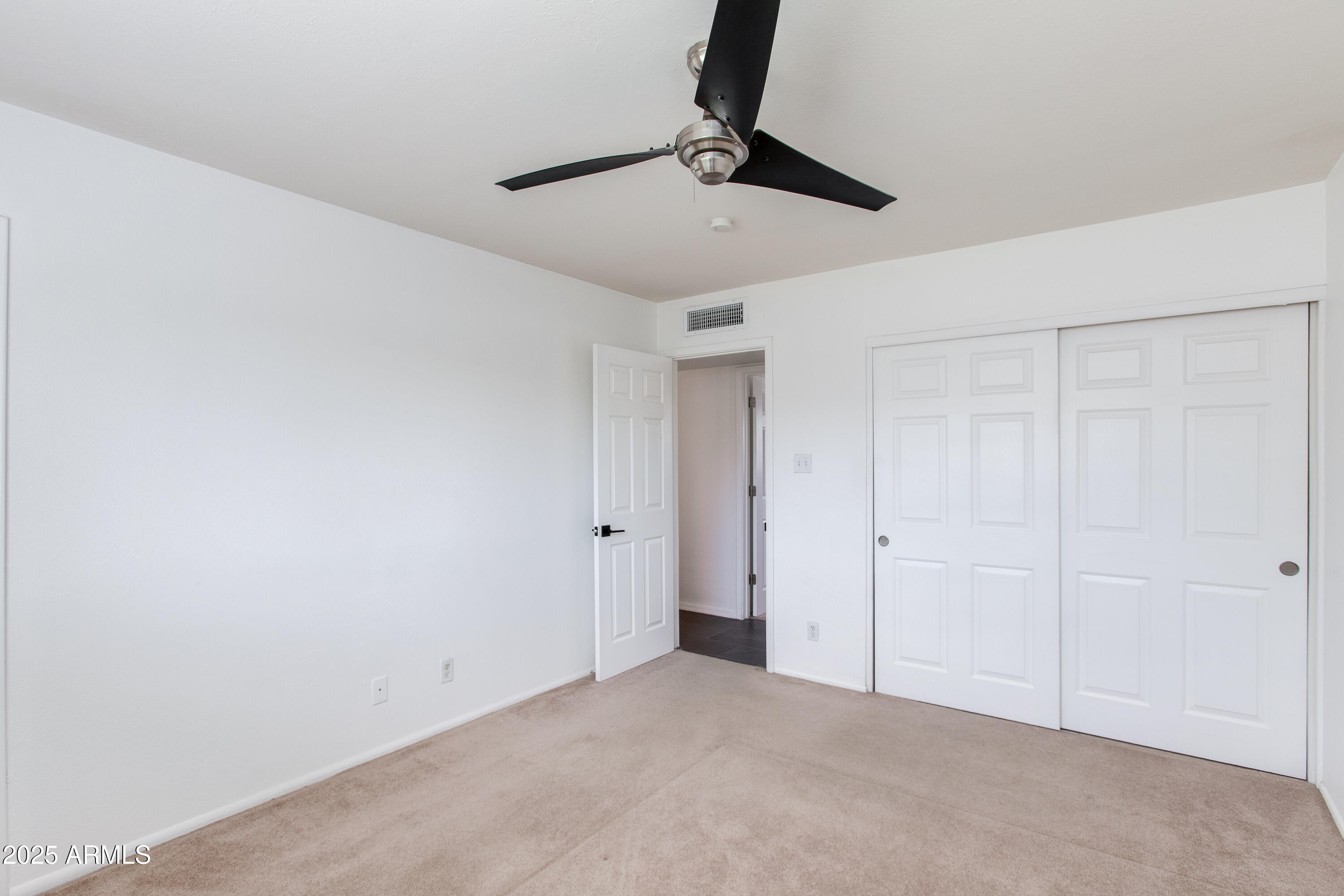 8143 E COLUMBUS Avenue