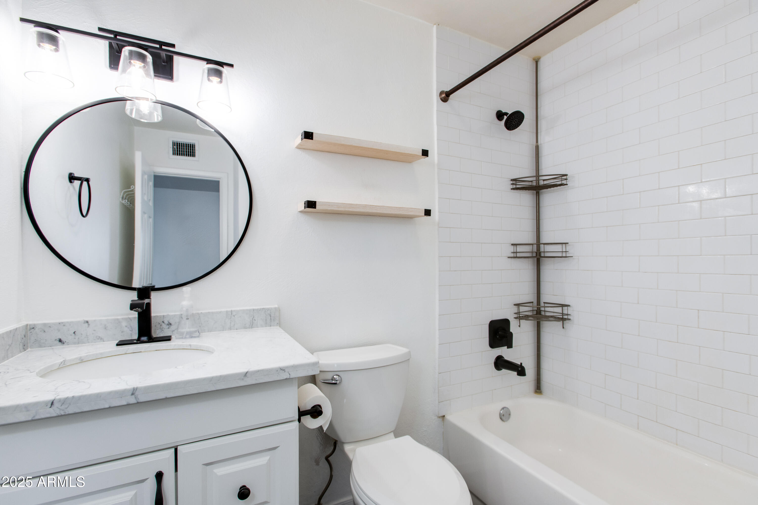 8143 E COLUMBUS Avenue