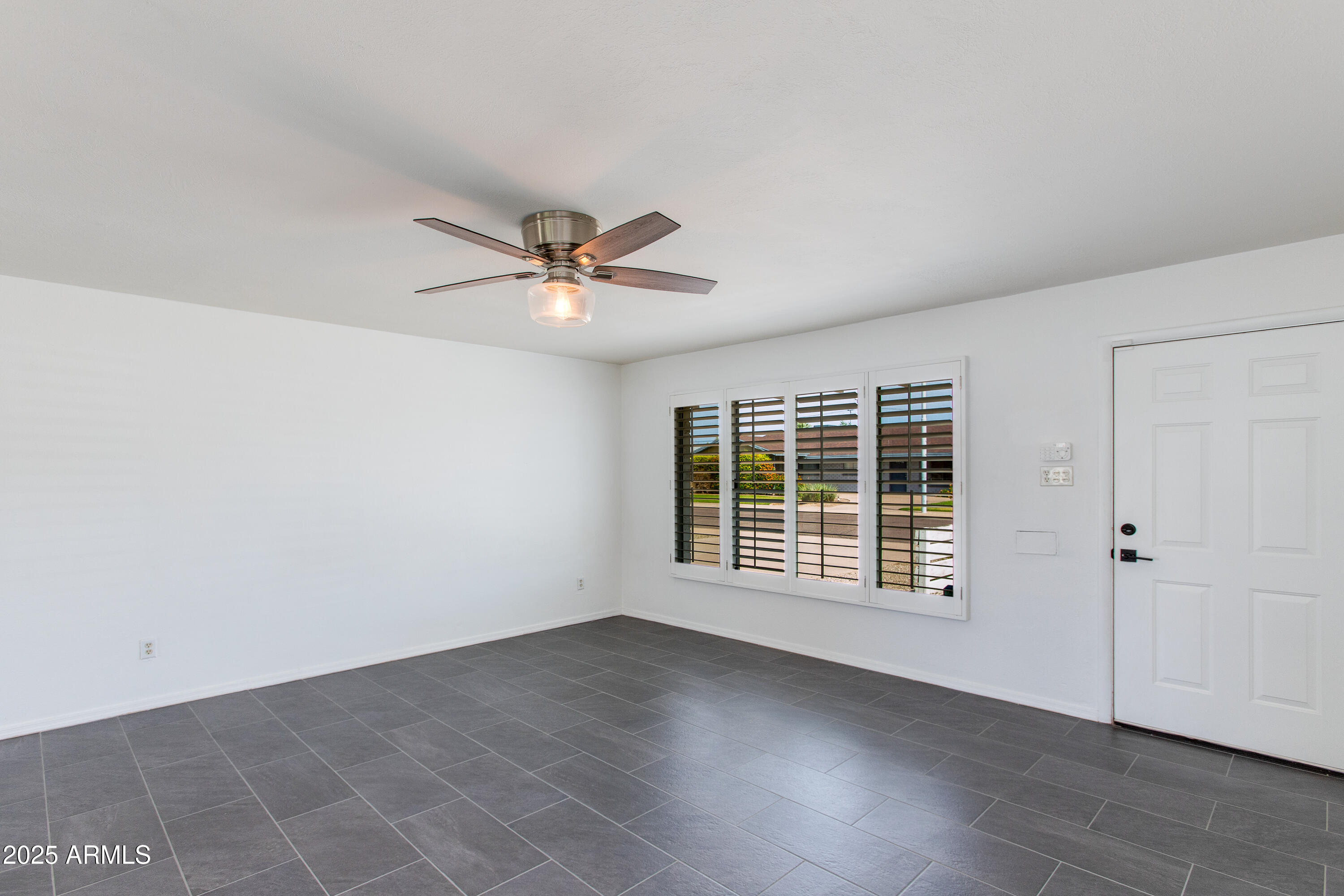 8143 E COLUMBUS Avenue