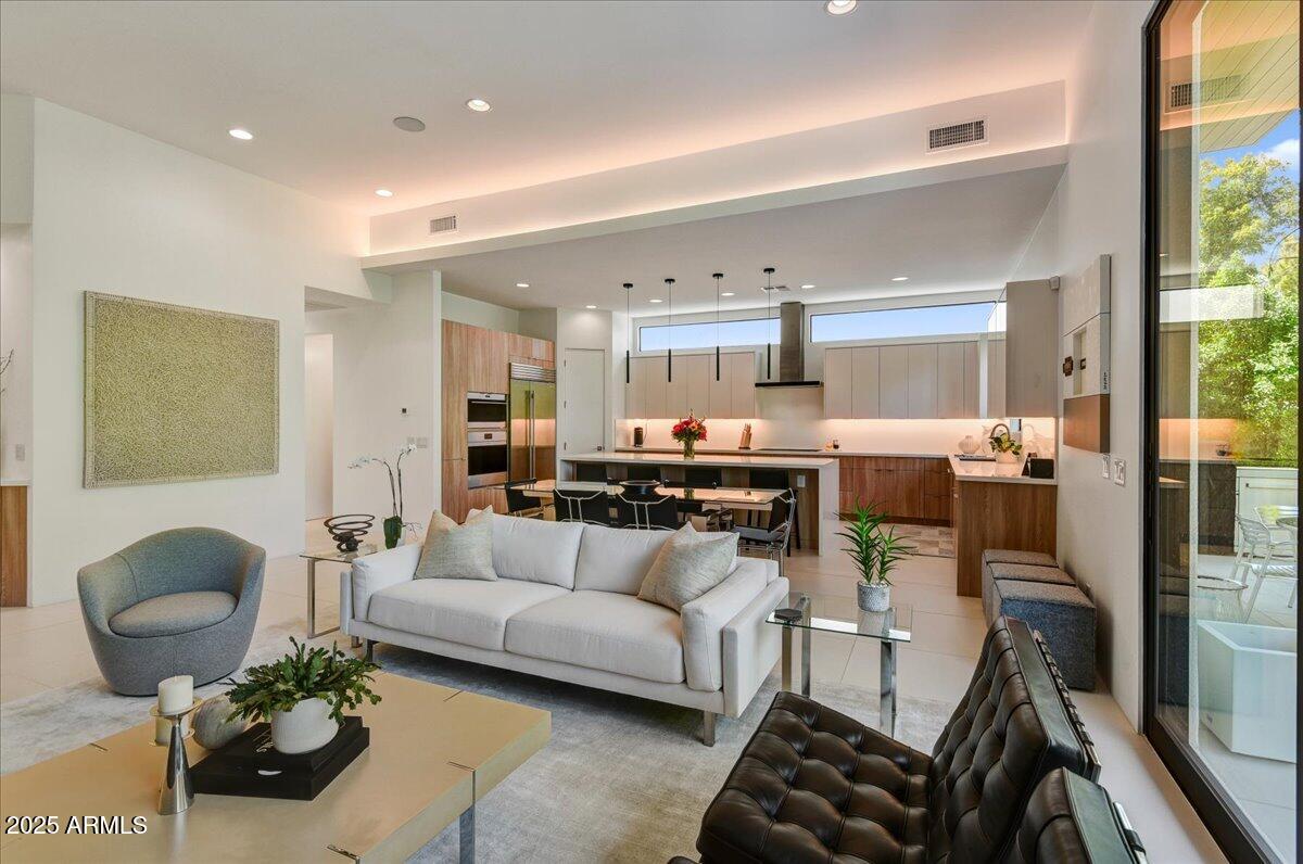 100 W NORTHERN Avenue, 13