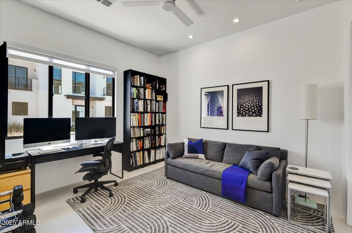 100 W NORTHERN Avenue, 13