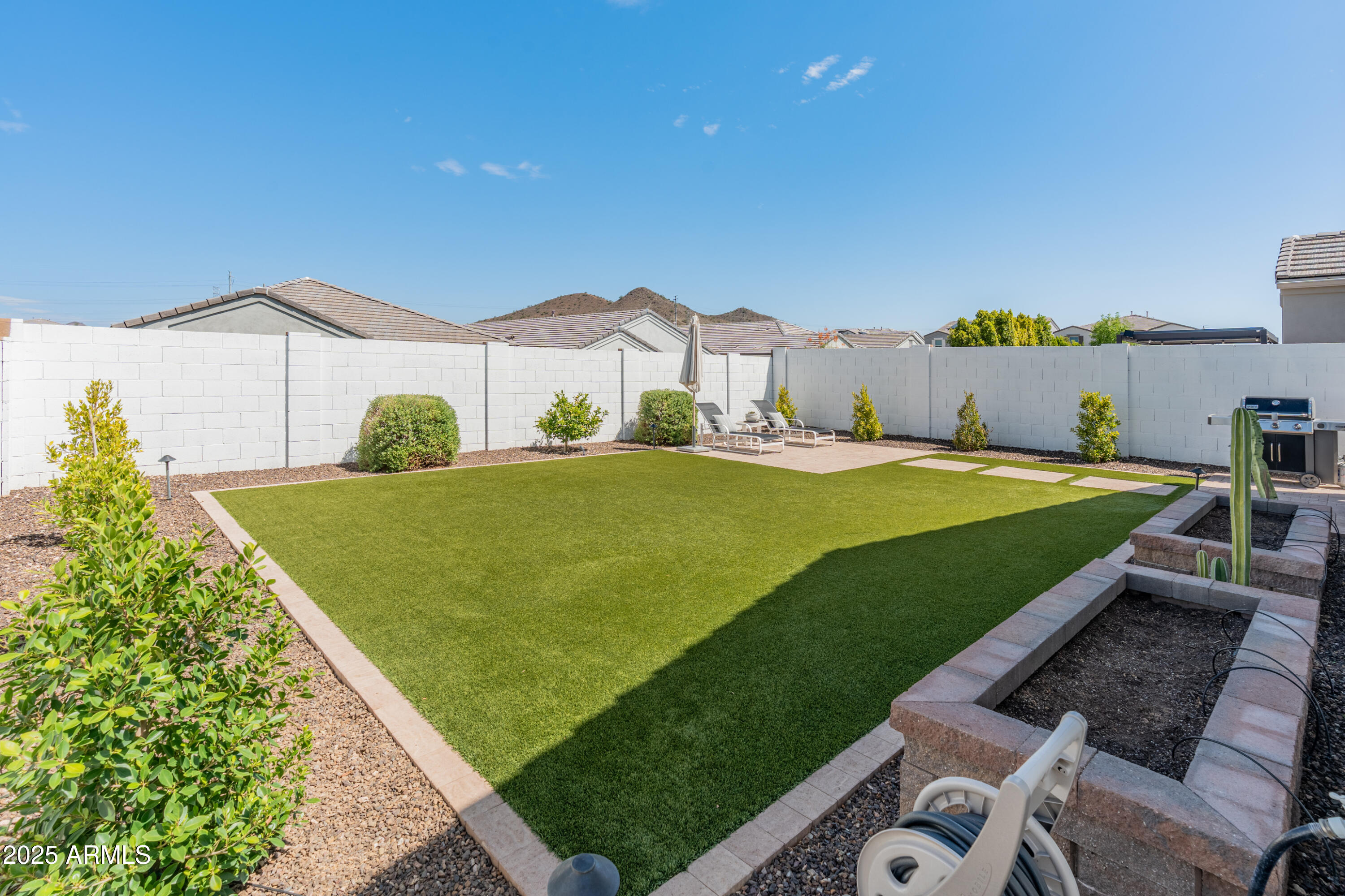 2044 E ALAMEDA Road