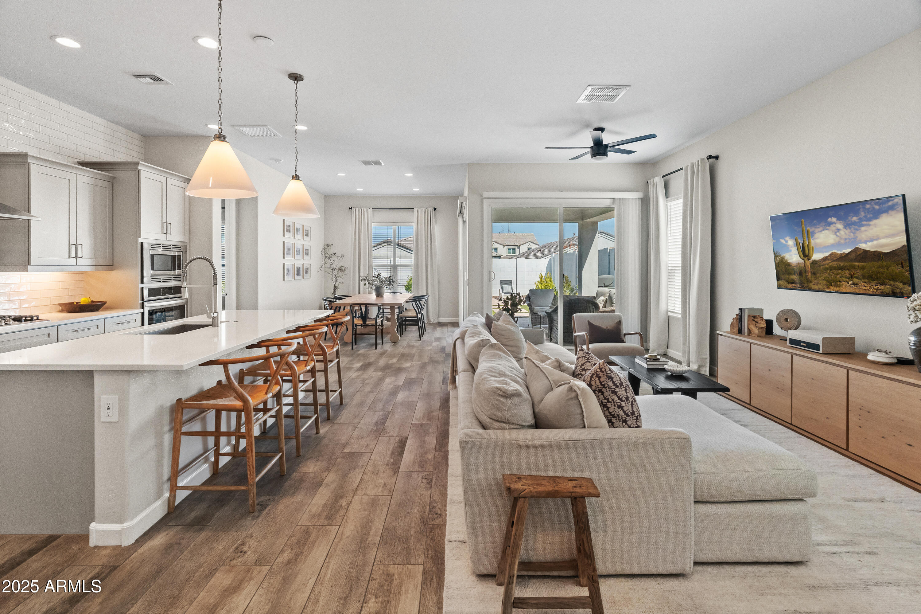 2044 E ALAMEDA Road