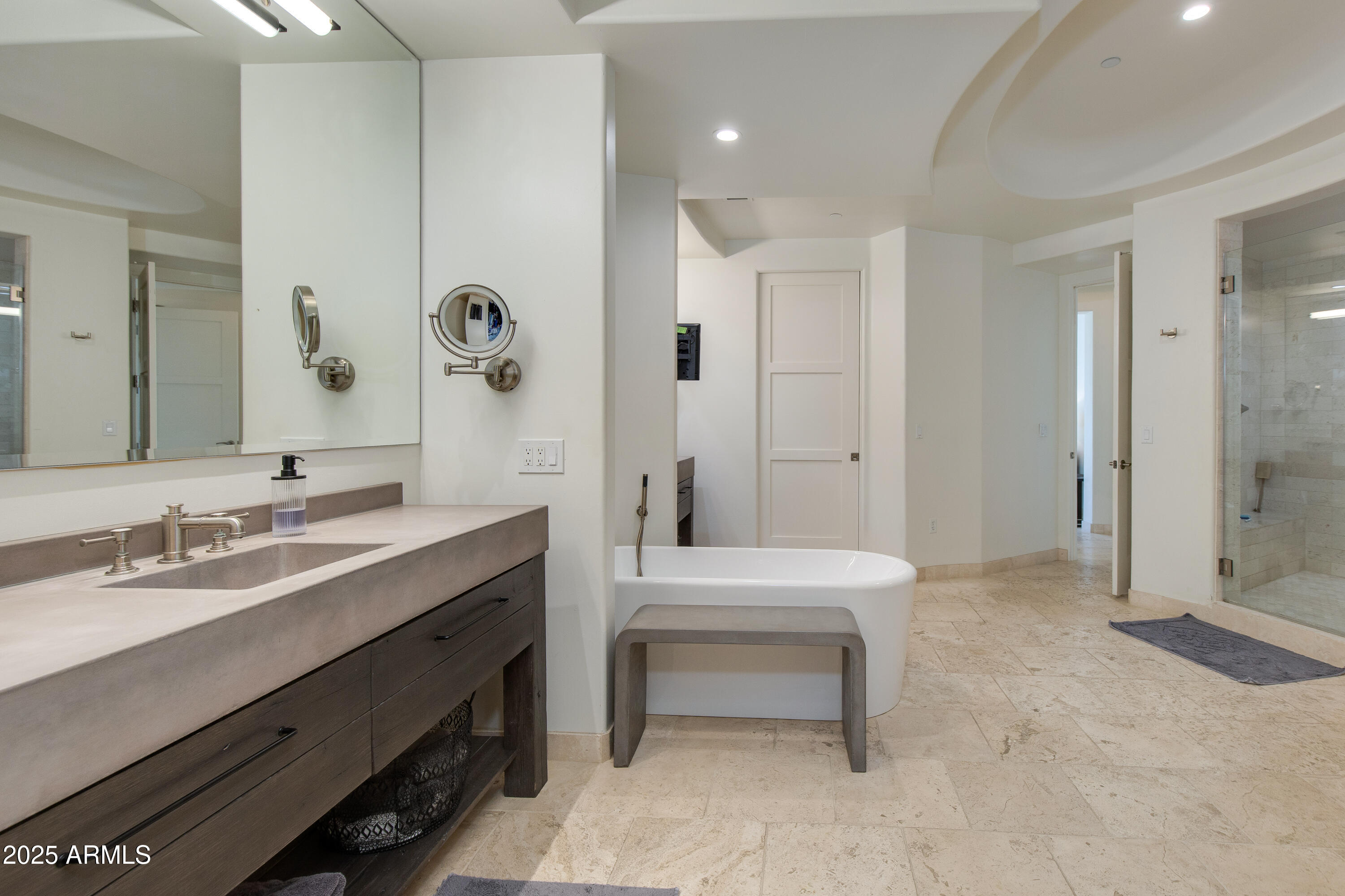 8 E BILTMORE Estate, 110