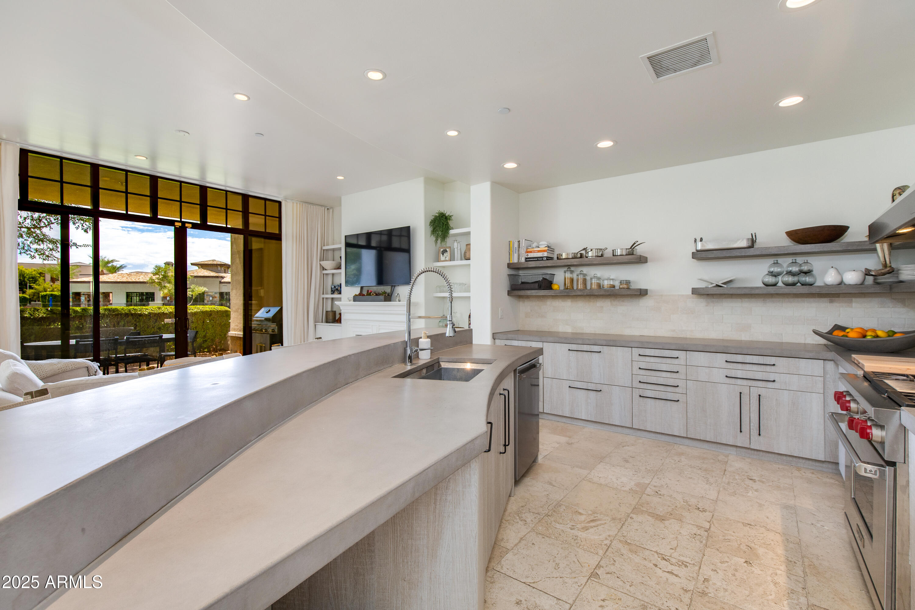 8 E BILTMORE Estate, 110