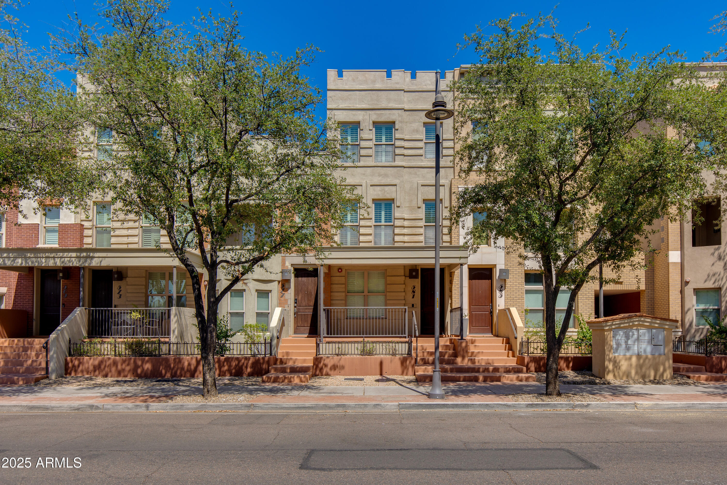 581 S ROOSEVELT Street