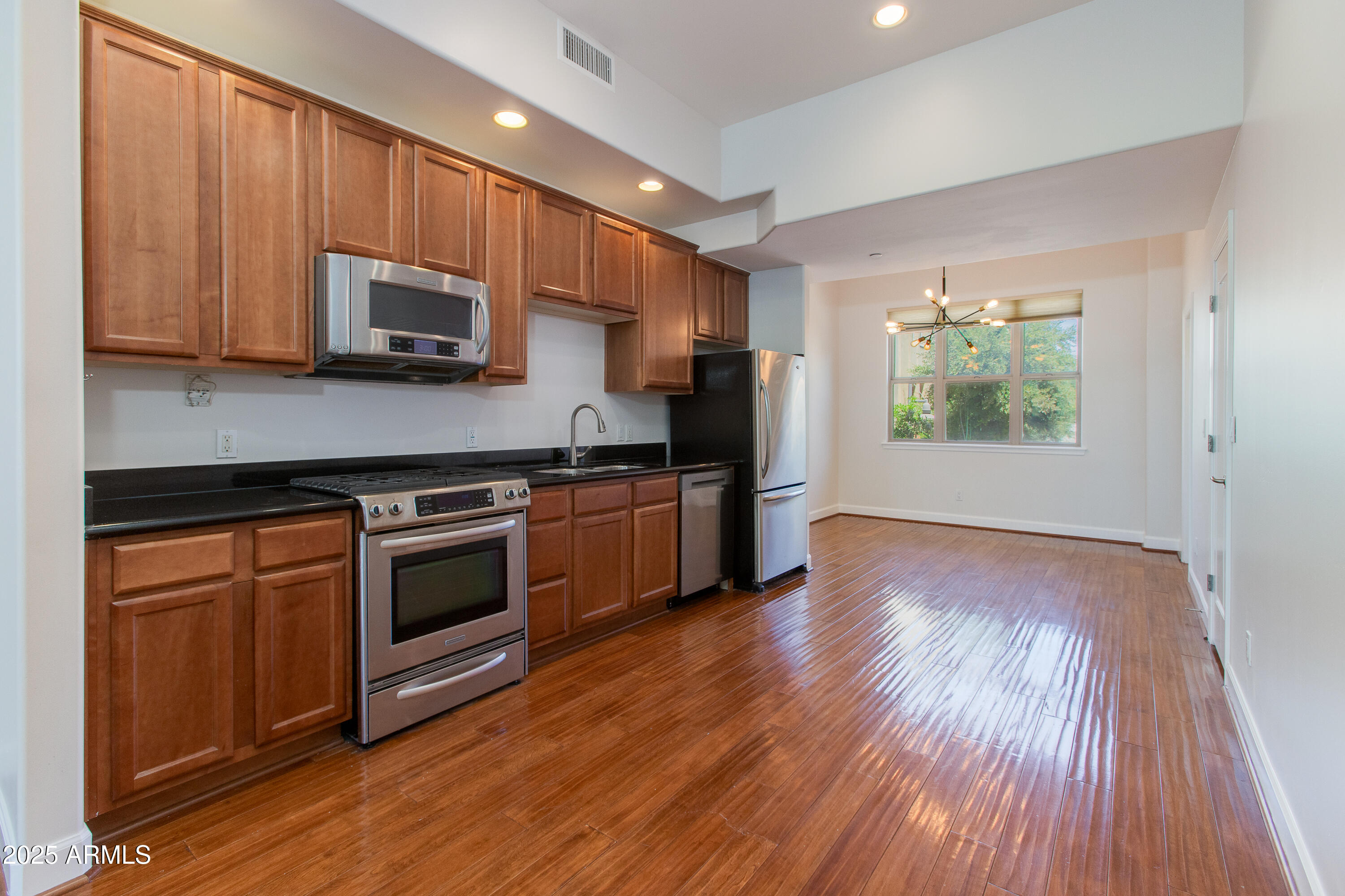 581 S ROOSEVELT Street