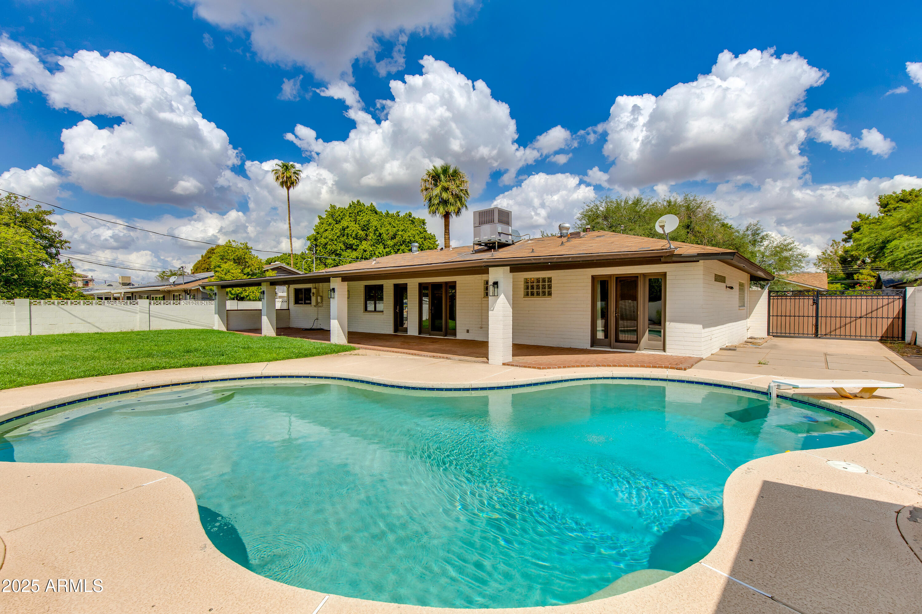 3309 E MONTECITO Avenue