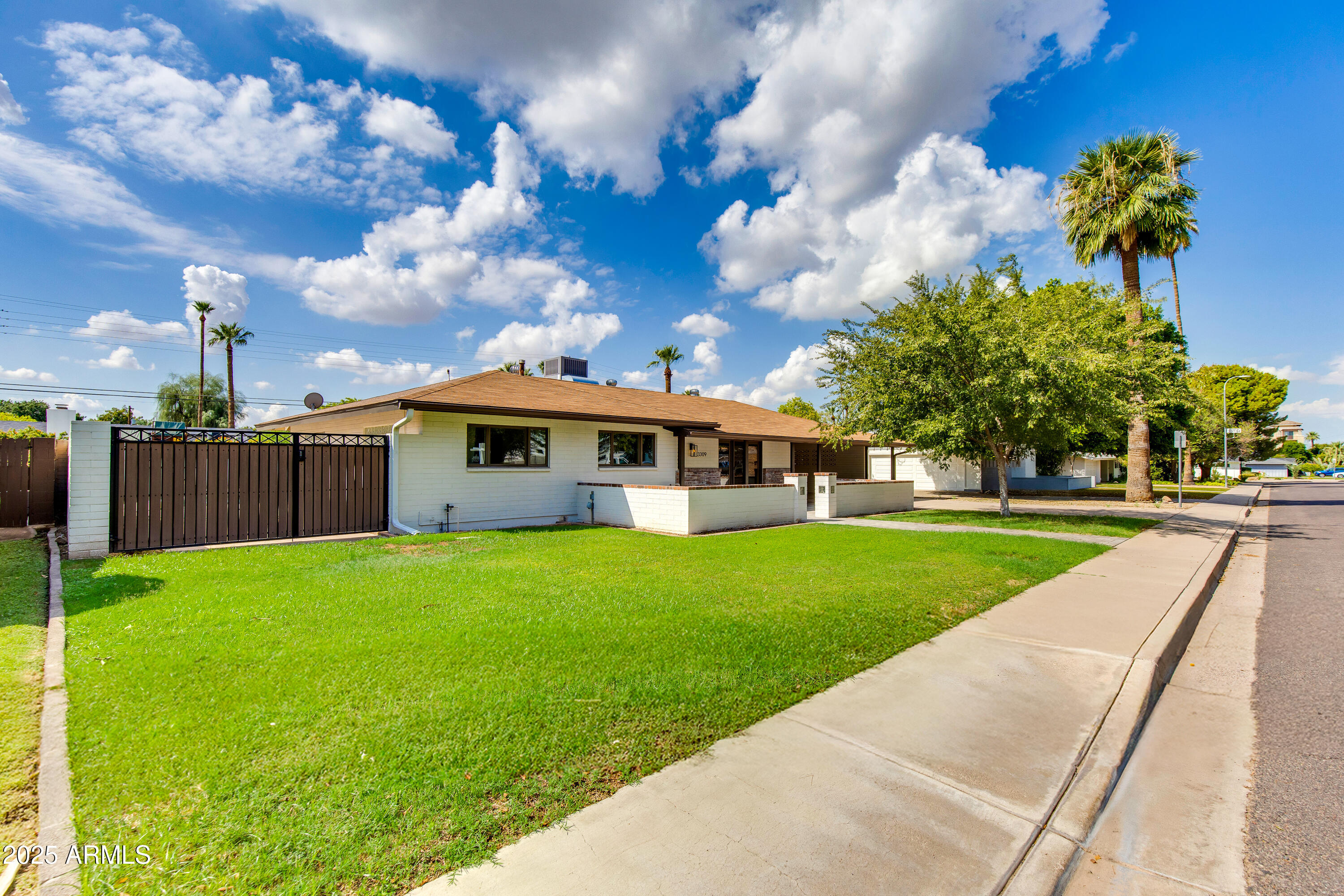 3309 E MONTECITO Avenue