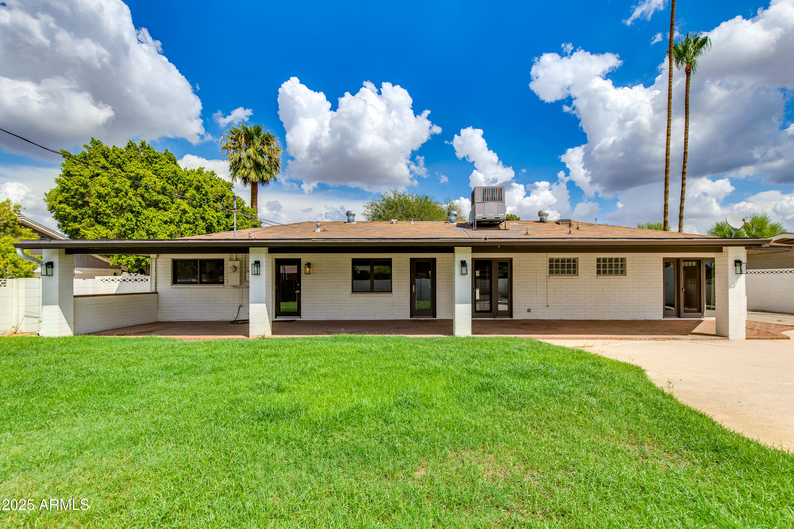 3309 E MONTECITO Avenue